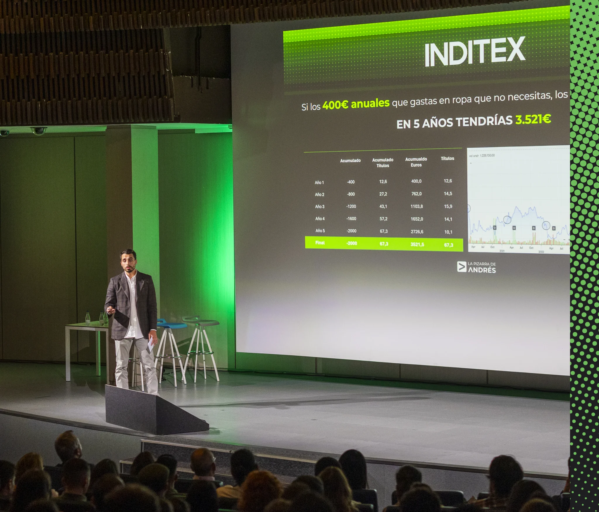Andrés González durant una conferència. Andrés González durant una conferència.