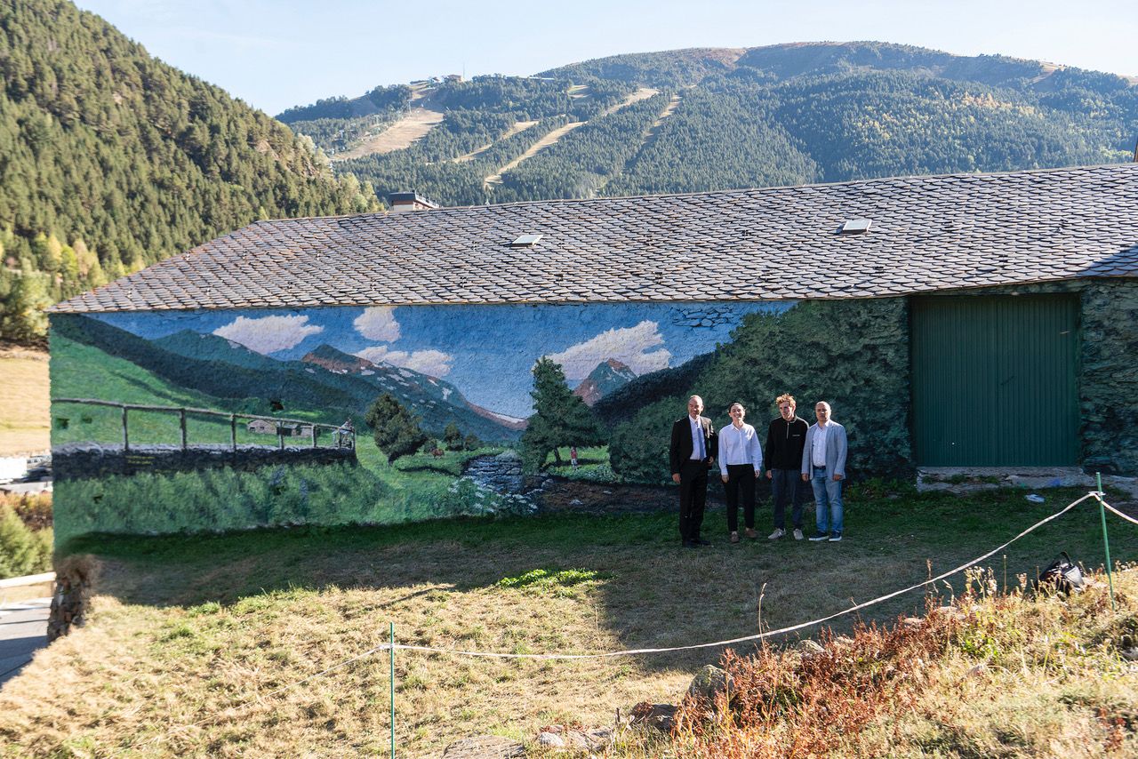 MURAL INCLES. La portaveu del Sindicat, Rebeca Bonache.