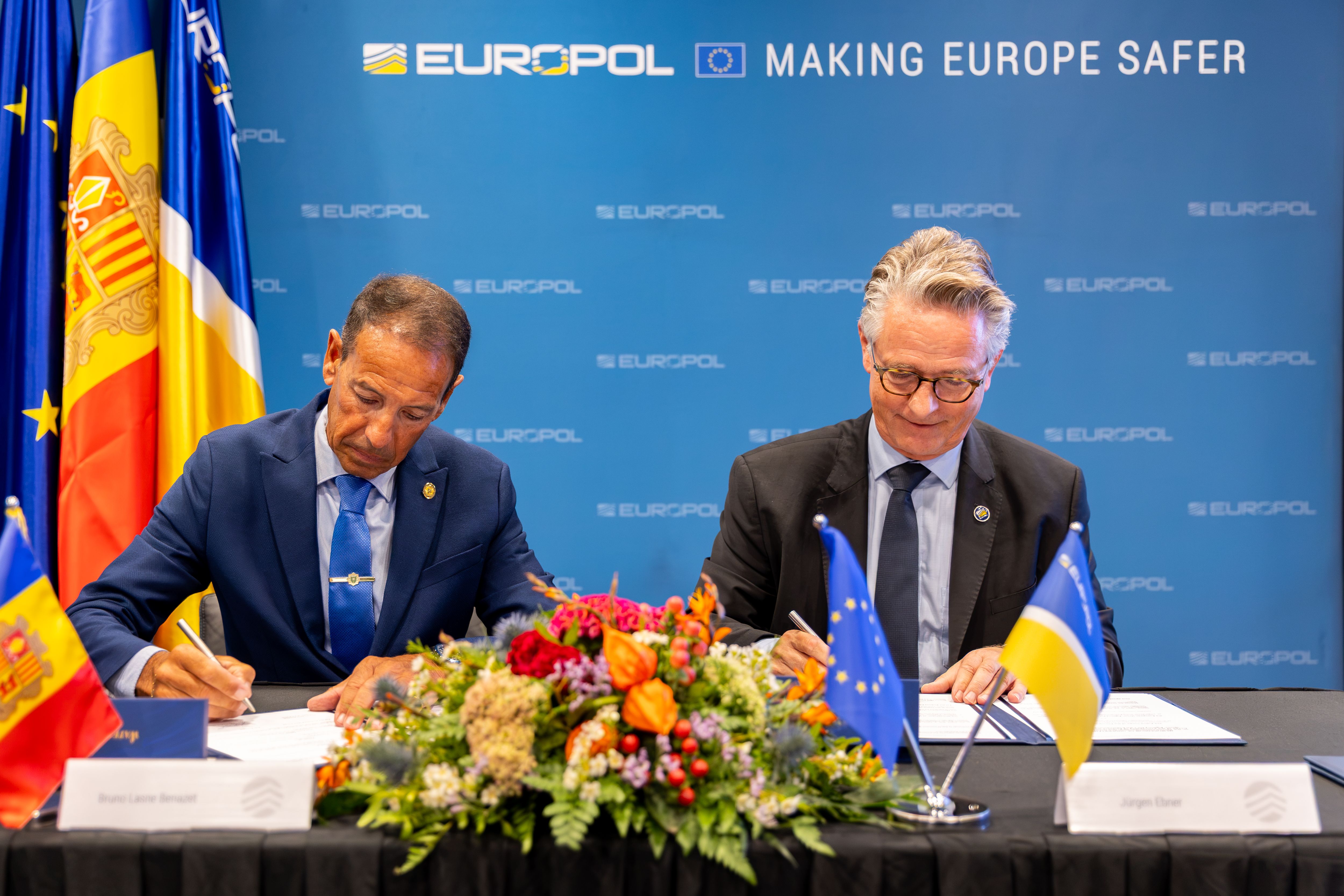 El director de la Policia, Bruno Lasne, i el director executiu en funcions de l’Agència de la Unió Europea per a la Cooperació Policial, Jürgen Ebner. El director de la Policia, Bruno Lasne, i el director executiu en funcions de l’Agència de la Unió Europea per a la Cooperació Policial, Jürgen Ebner.