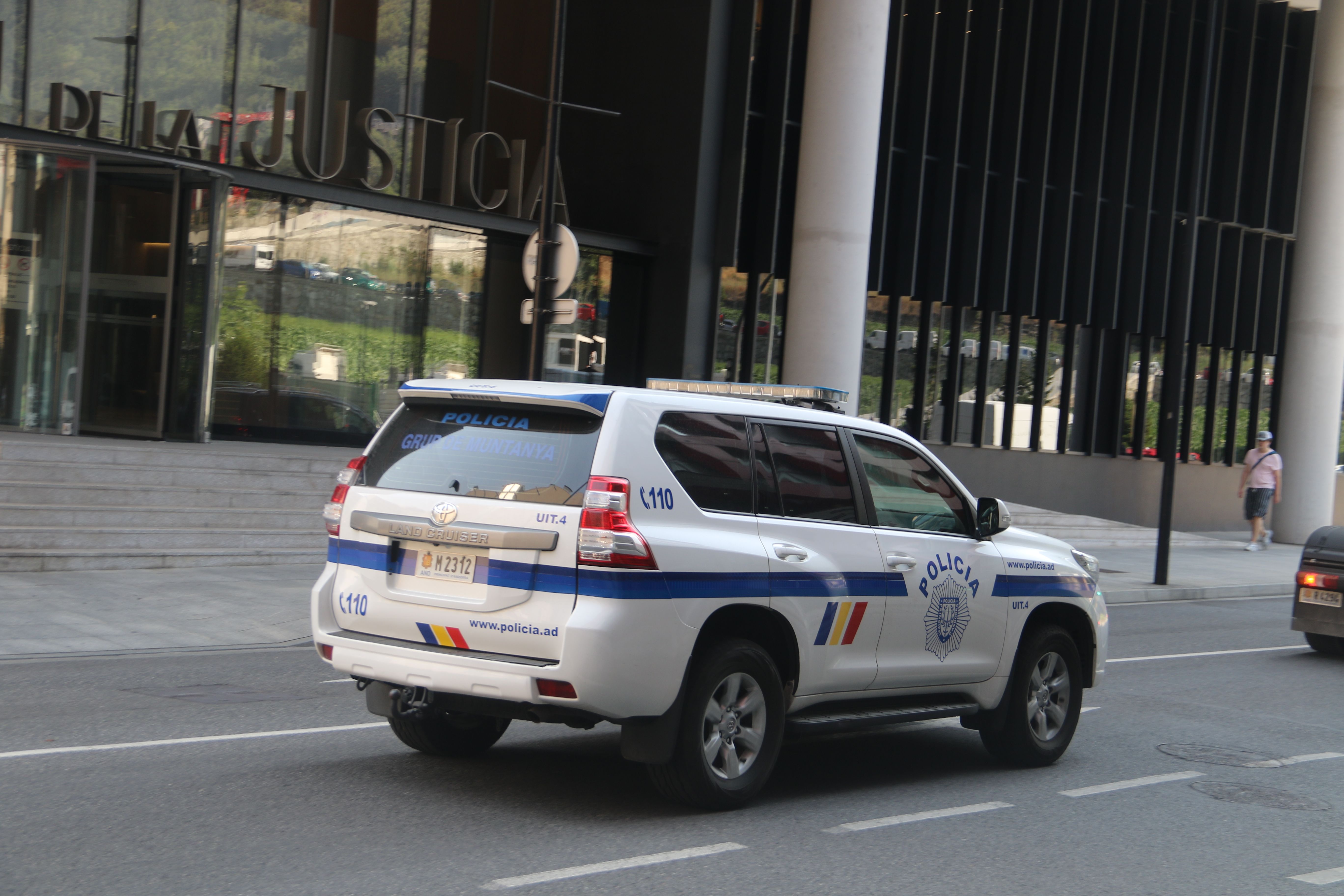 El vehicle que va traslladar el pres el dia del judici. El vehicle que va traslladar el pres el dia del judici.