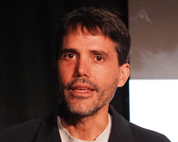 Virgilio Martínez semafor