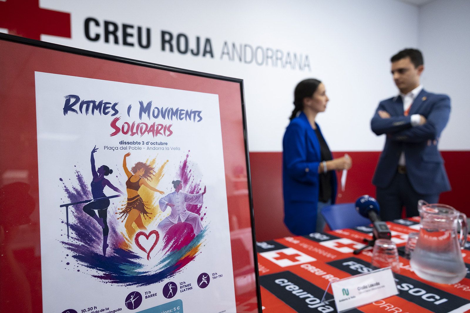 El cartell de 'Ritmes i moviments solidaris'. // Comú d'Andorra la Vella/Tony Lara La portaveu del Sindicat, Rebeca Bonache.