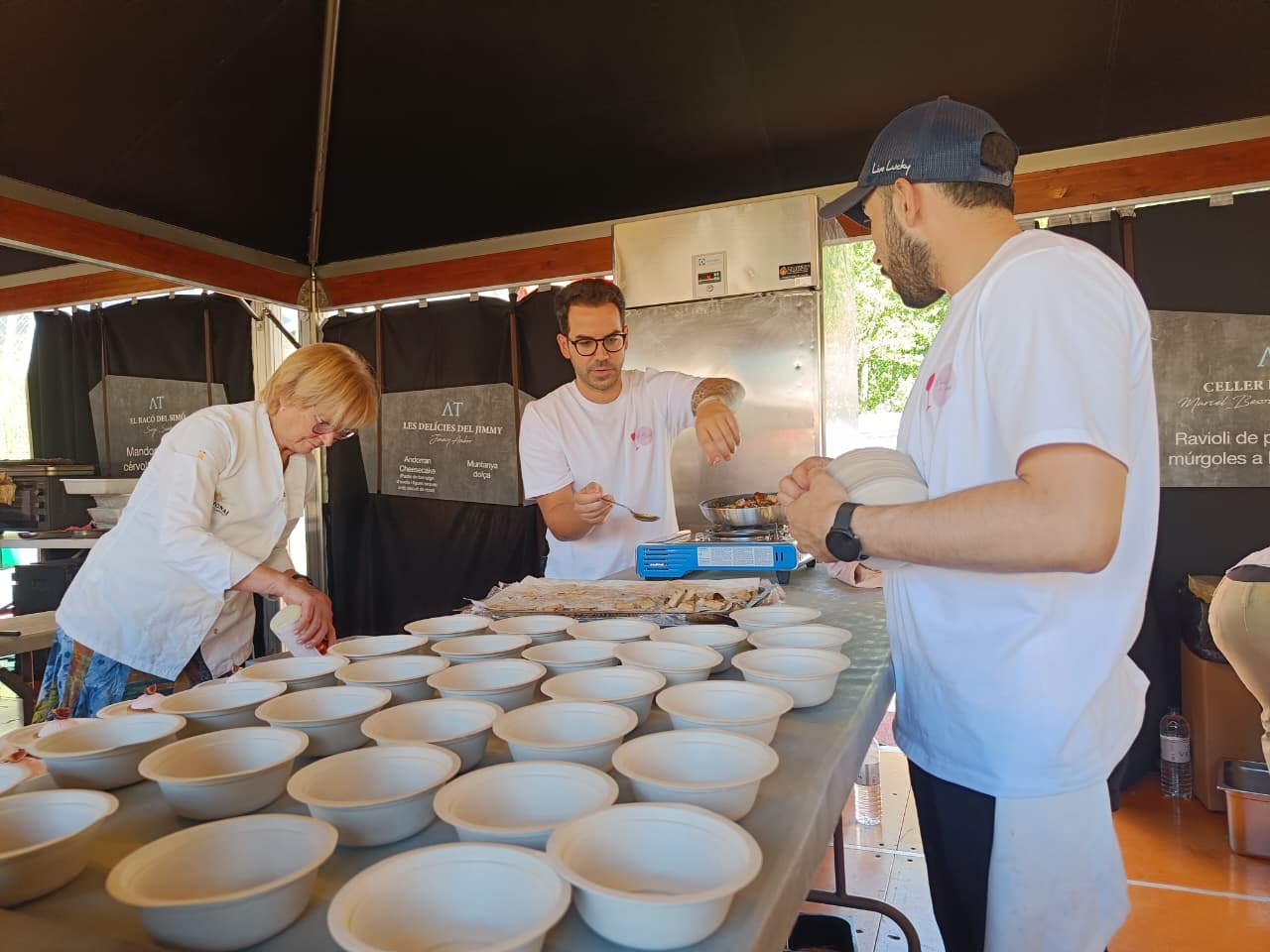 Preparant els plats. Preparant els plats.