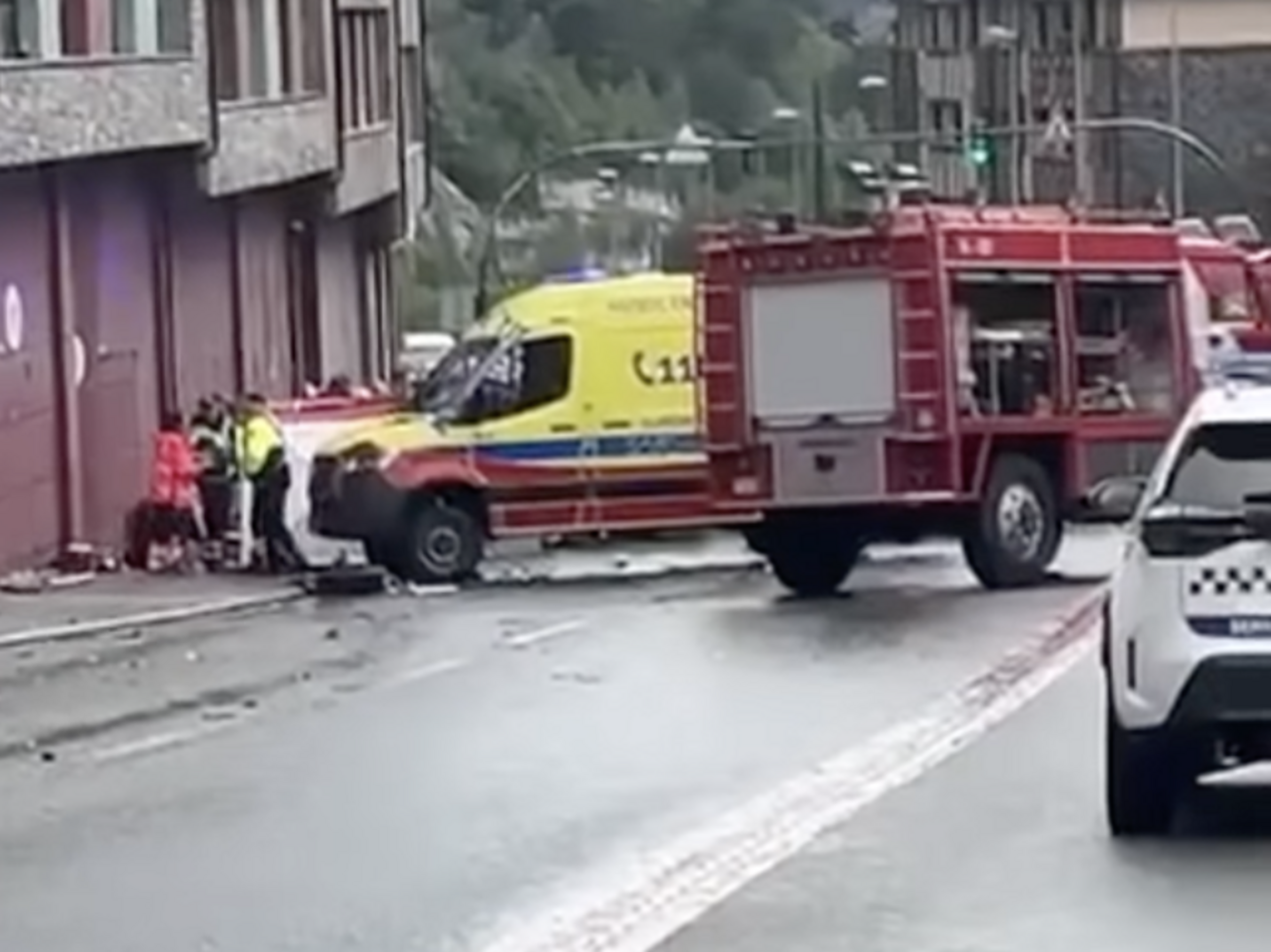 Els serveis d'emergència treballant l'1 d'agost poc després de l'accident. Els serveis d'emergència treballant l'1 d'agost poc després de l'accident.