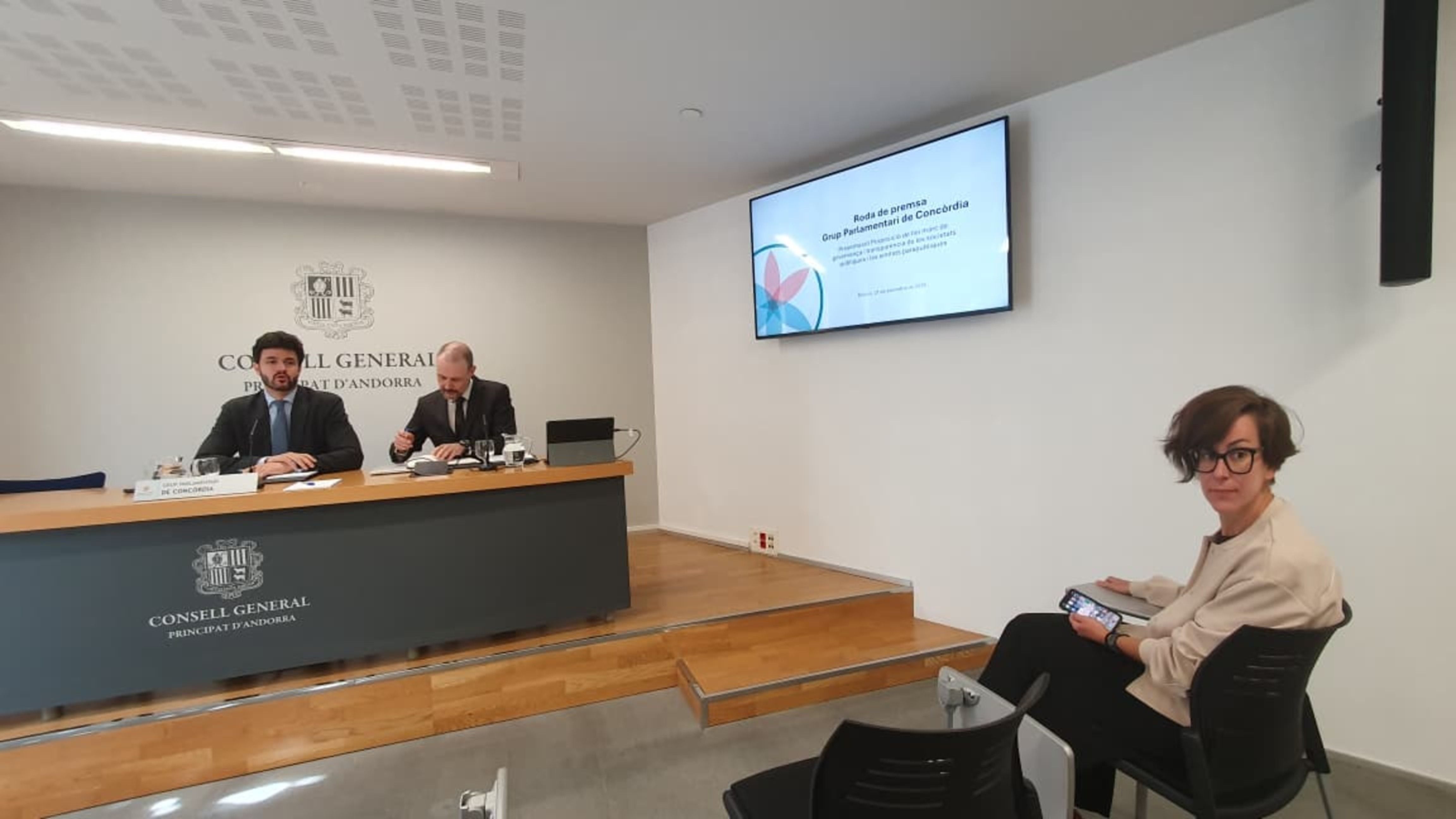 Escalé i Casadevall han presentat la proposició de llei marc de governança i transparència de les societats públiques i entitats parapúbliques.