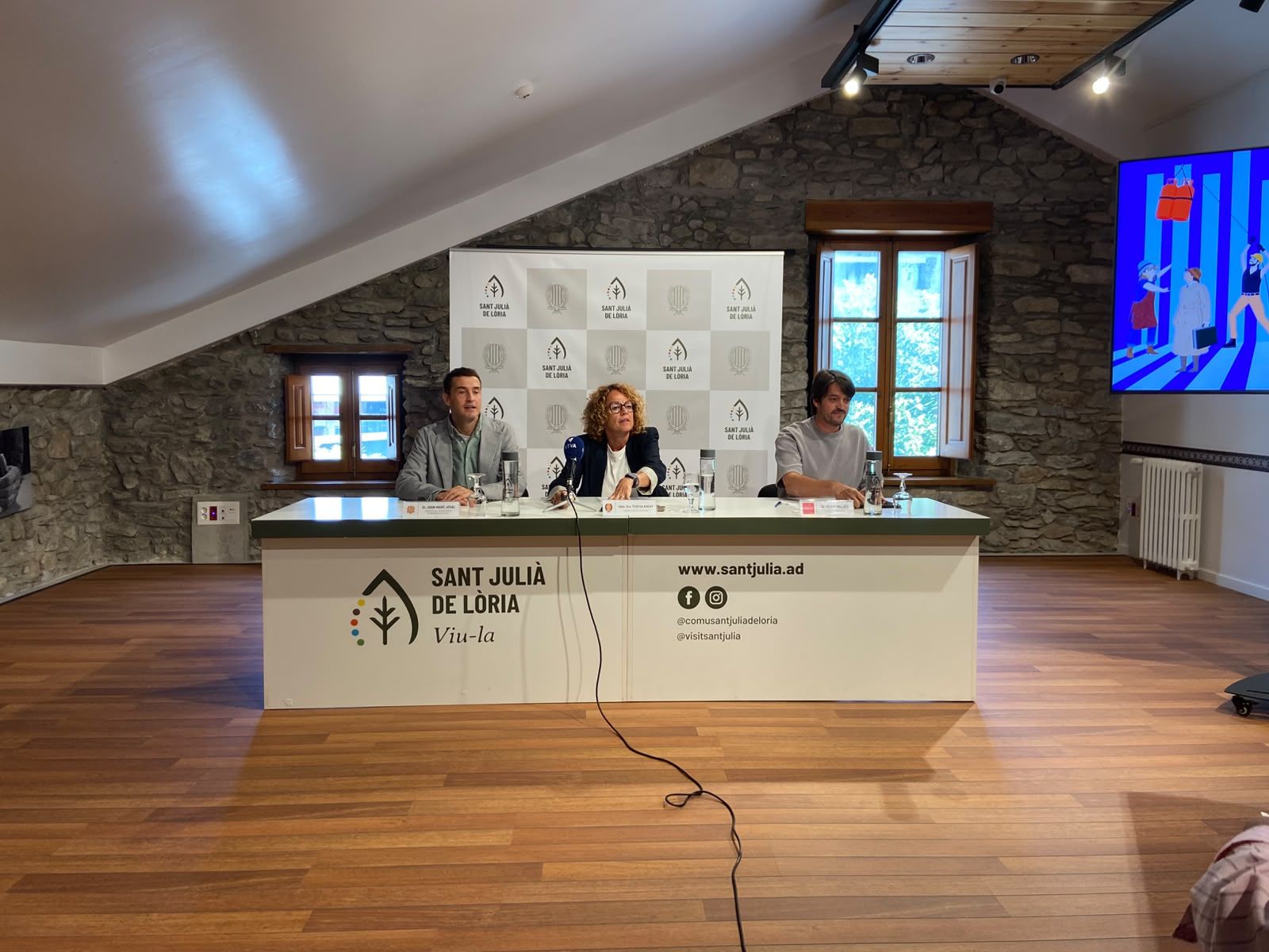 Joval, Areny i Vallès, aquest dilluns durant la presentació de l'esdeveniment. La portaveu del Sindicat, Rebeca Bonache.