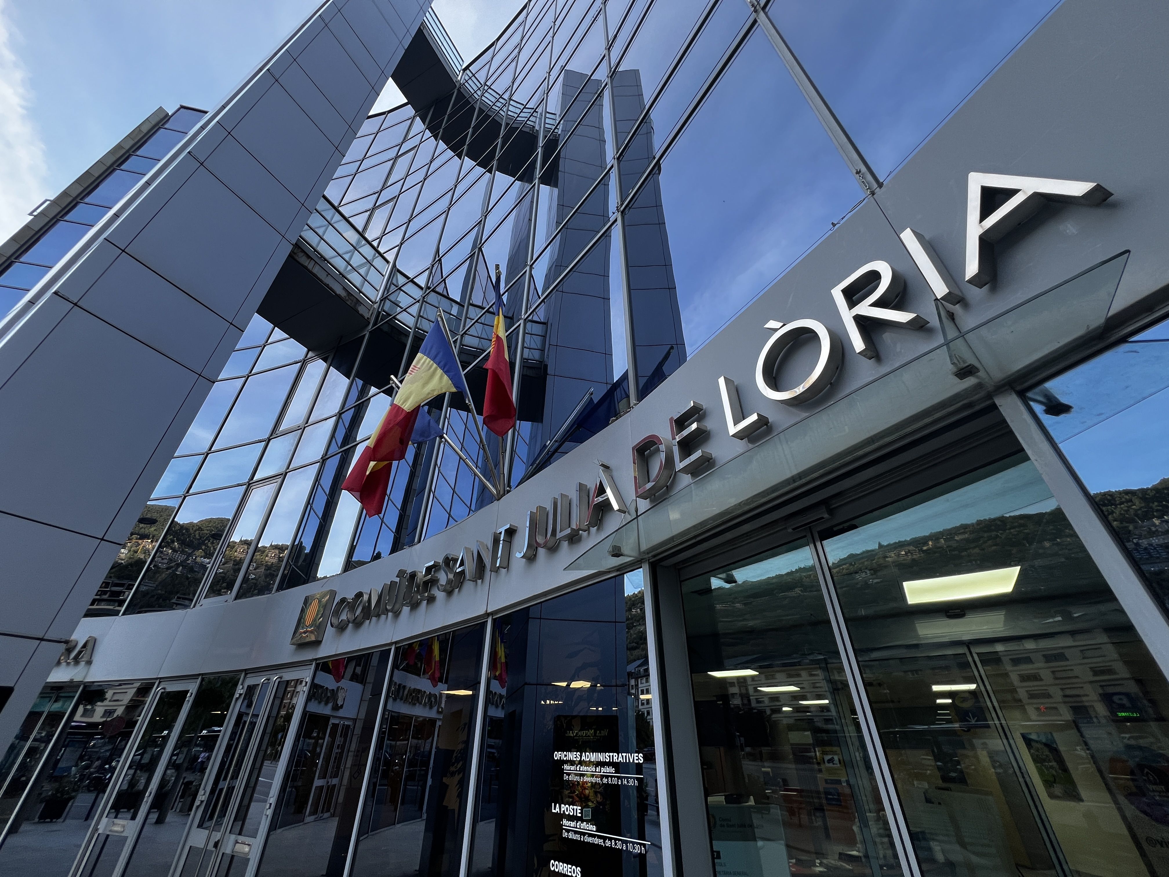 Una imatge de la façana de la seu administrativa del comú de Sant Julià. Una imatge de la façana de la seu administrativa del comú de Sant Julià.