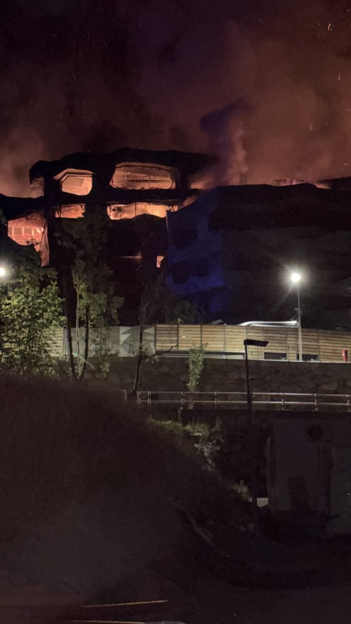 El foc ha començat de matinada. El foc ha començat de matinada.