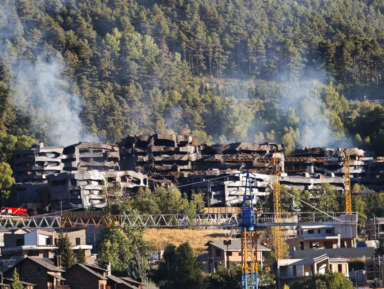 La Querola, amb les conseqüències visibles del foc. La Querola, amb les conseqüències visibles del foc.