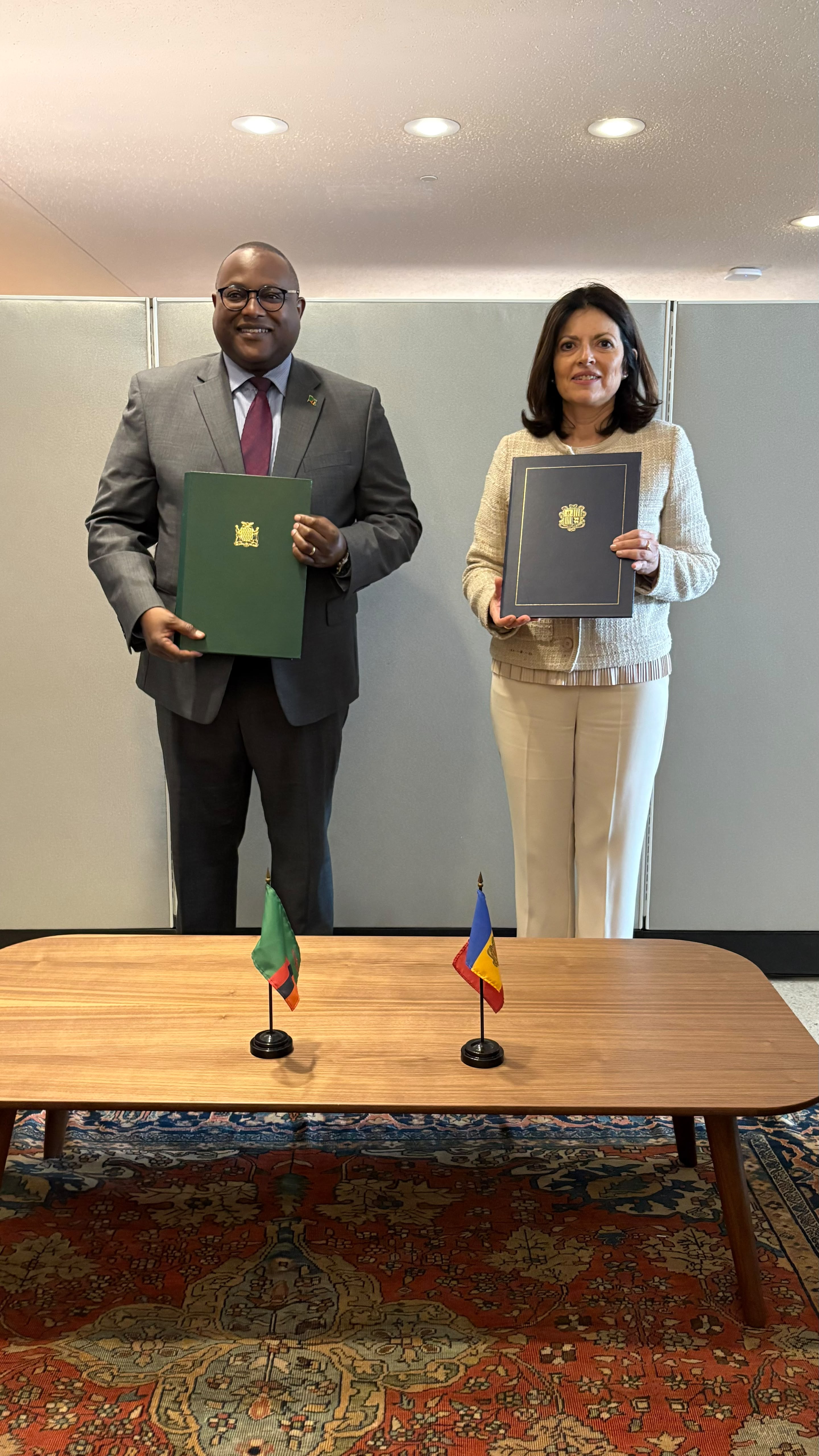 Establiment de relacions diplomàtiques amb Zàmbia. // Govern d'Andorra La portaveu del Sindicat, Rebeca Bonache.
