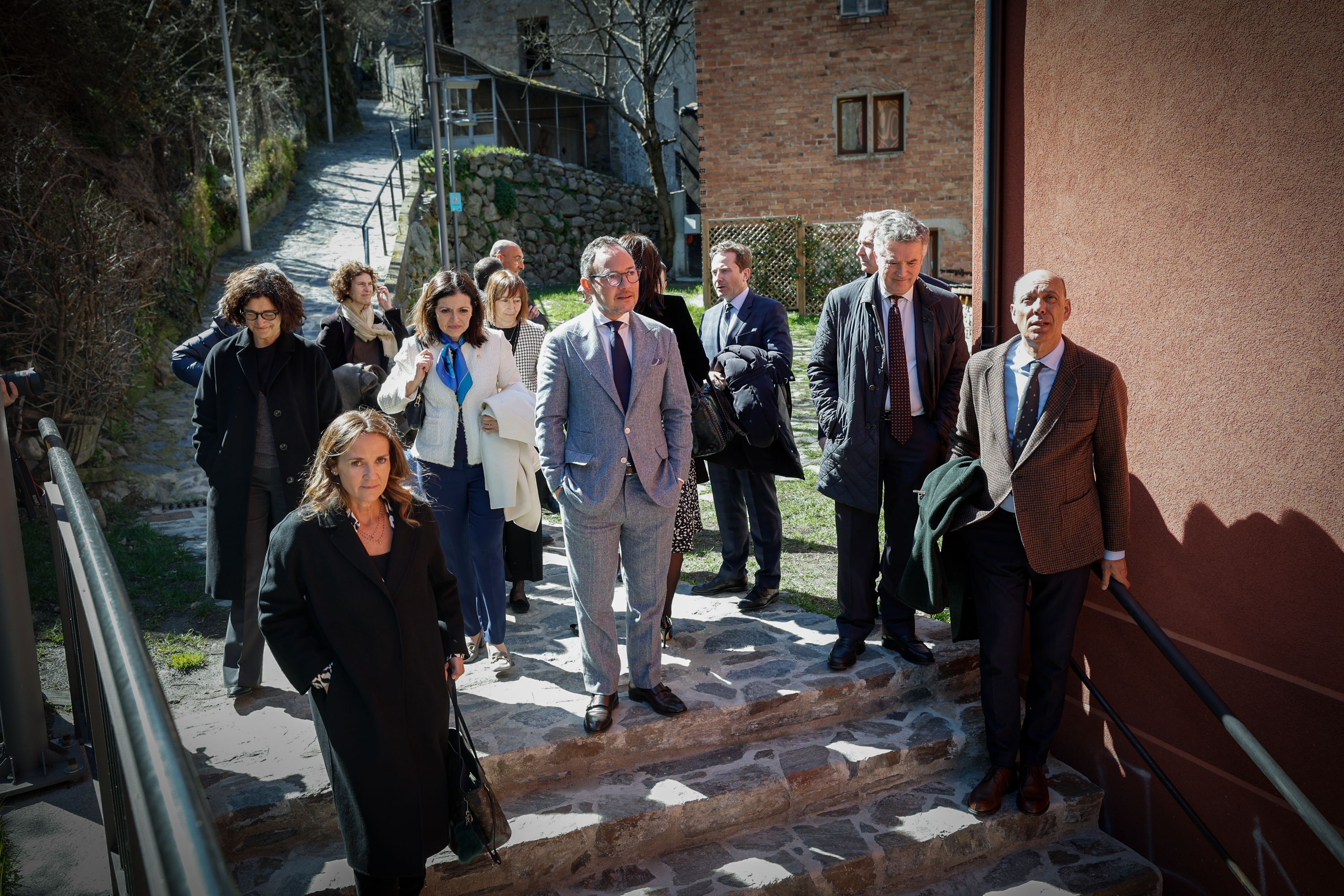 El cap de Govern i la ministra d'Afers Exteriors amb un grup d'ambaixadors andorrans. El cap de Govern i la ministra d'Afers Exteriors amb un grup d'ambaixadors andorrans.