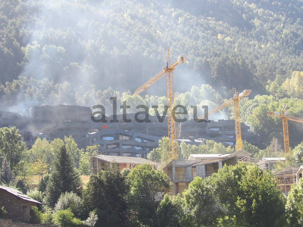 La Querola fumejant aquest dimecres al matí.