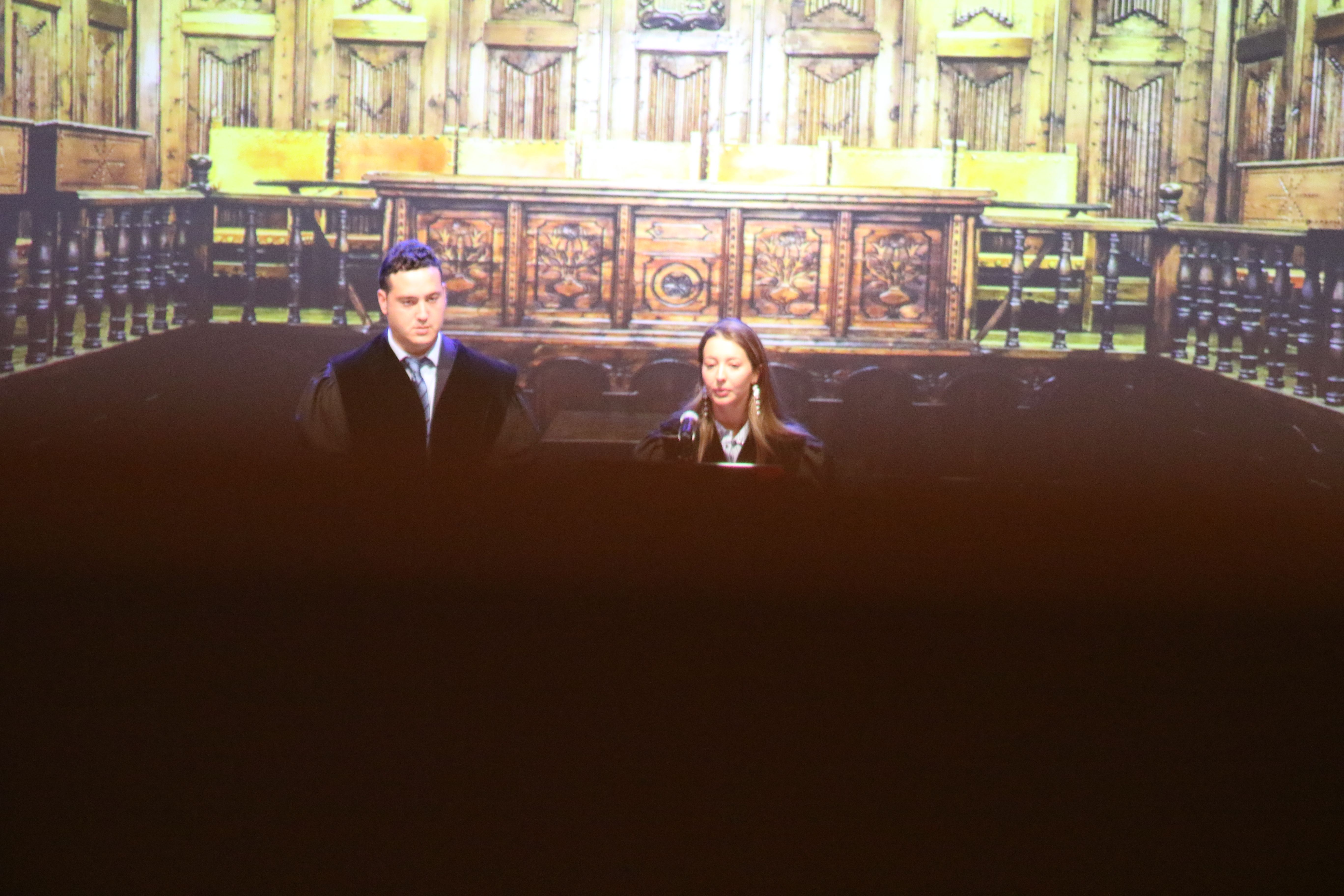 Un moment del discurs de Laura Arnabat i Marc Urgell en representació dels nous col·legiats. Un moment del discurs de Laura Arnabat i Marc Urgell en representació dels nous col·legiats.