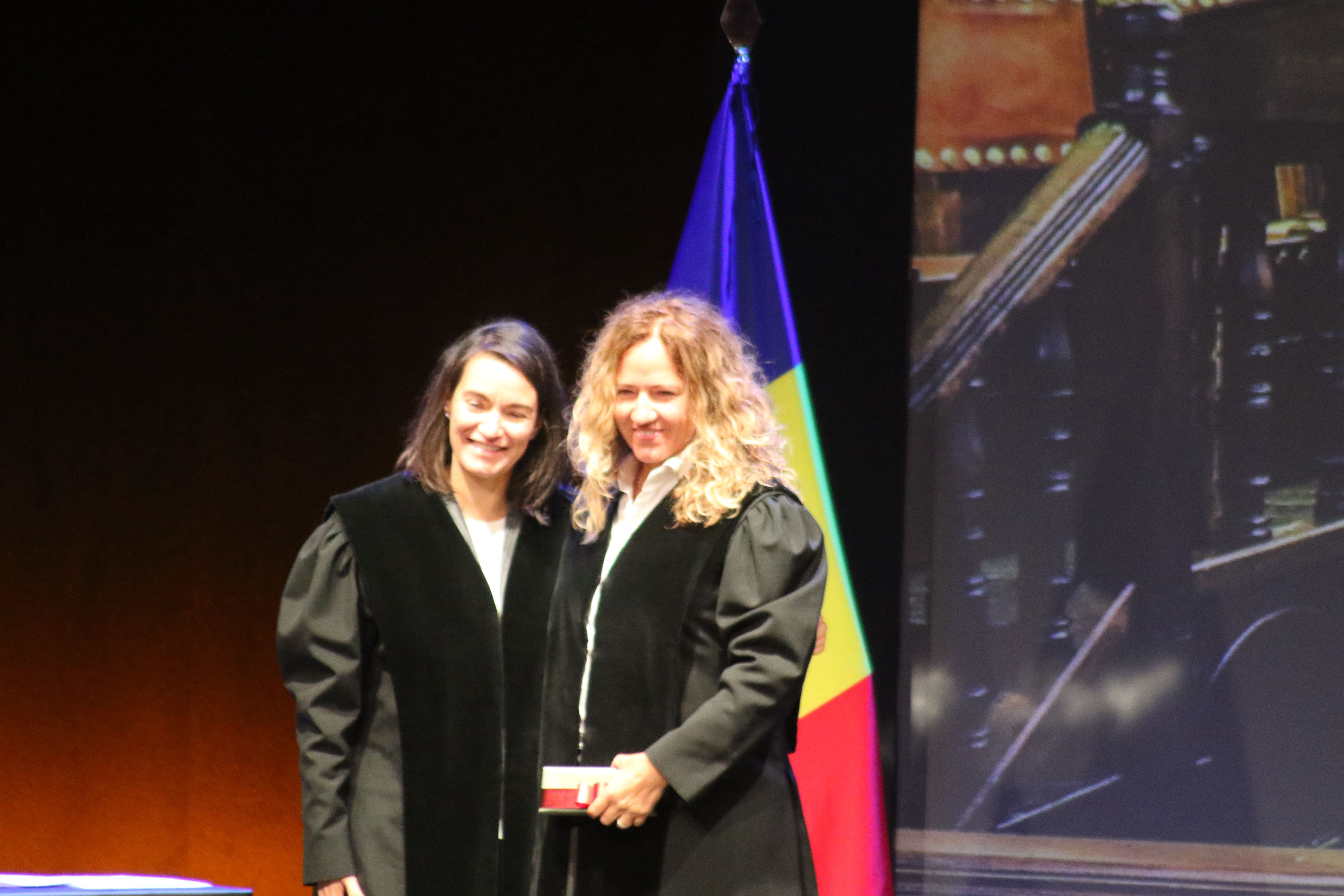 Laura López ha estat distingida pels 25 anys de col·legiació. Laura López ha estat distingida pels 25 anys de col·legiació.