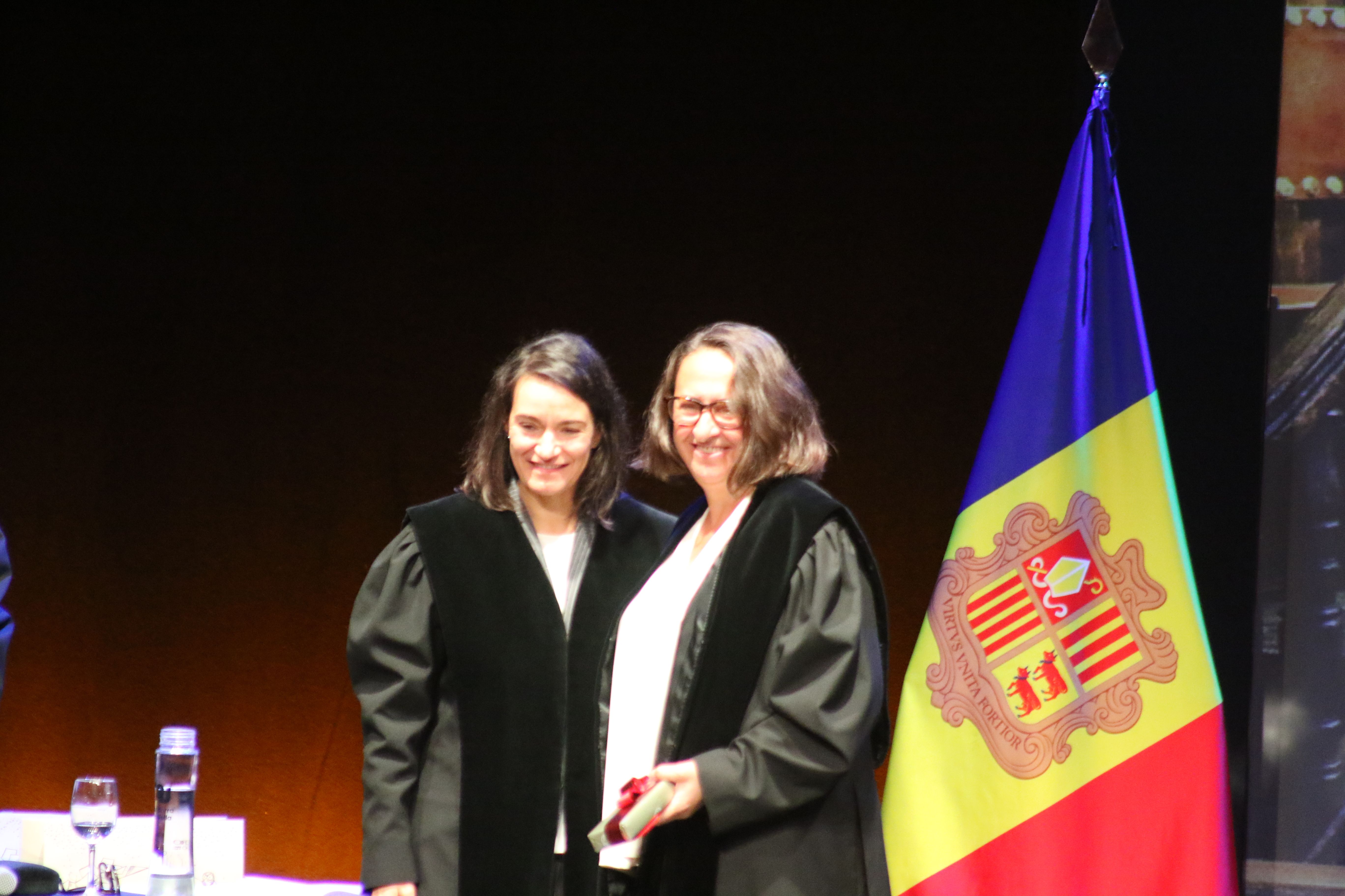 Maite Jiménez ha estat distingida pels 25 anys de col·legiació. Maite Jiménez ha estat distingida pels 25 anys de col·legiació.