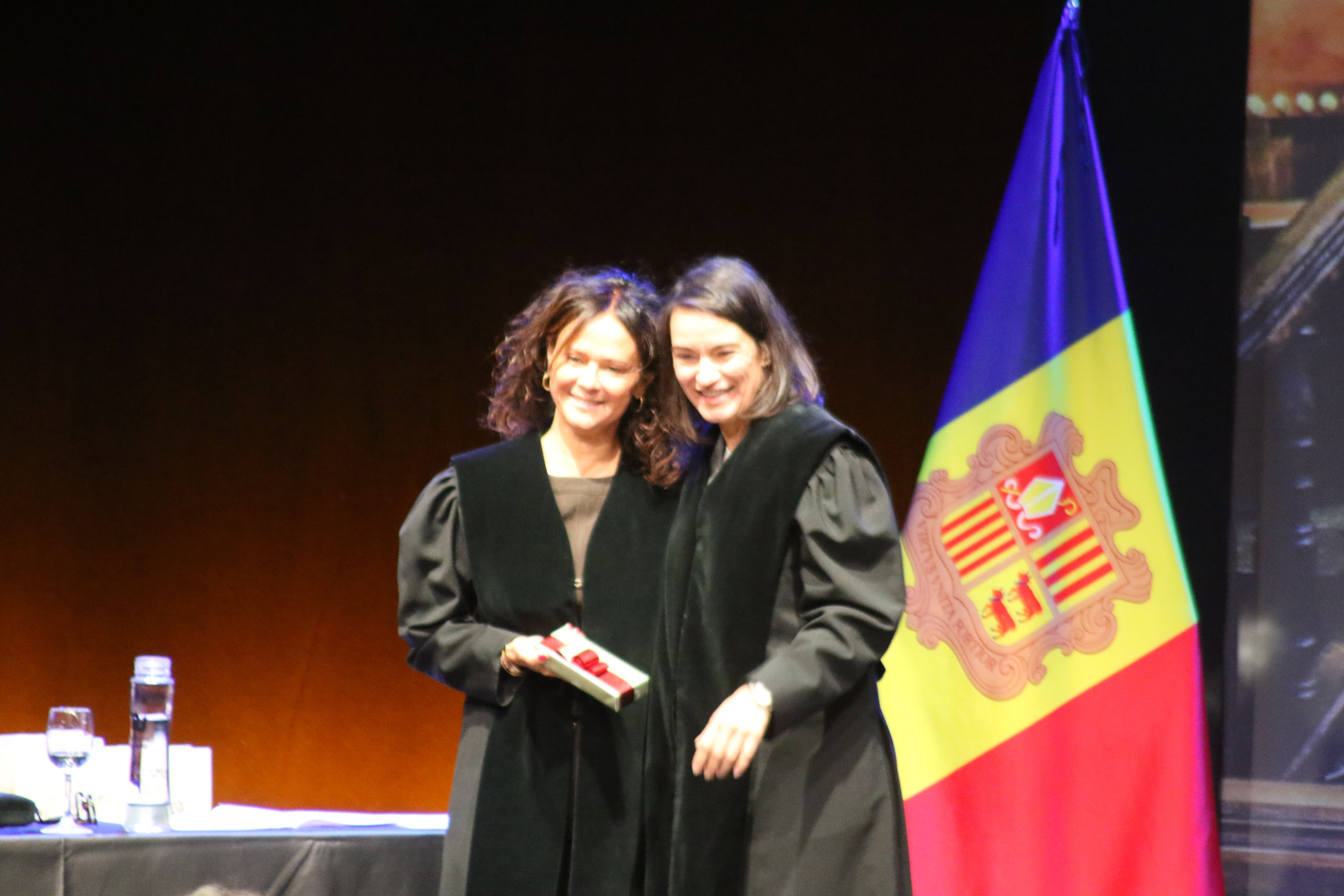 Vanessa Durich ha estat distingida pels 25 anys de col·legiació. Vanessa Durich ha estat distingida pels 25 anys de col·legiació.