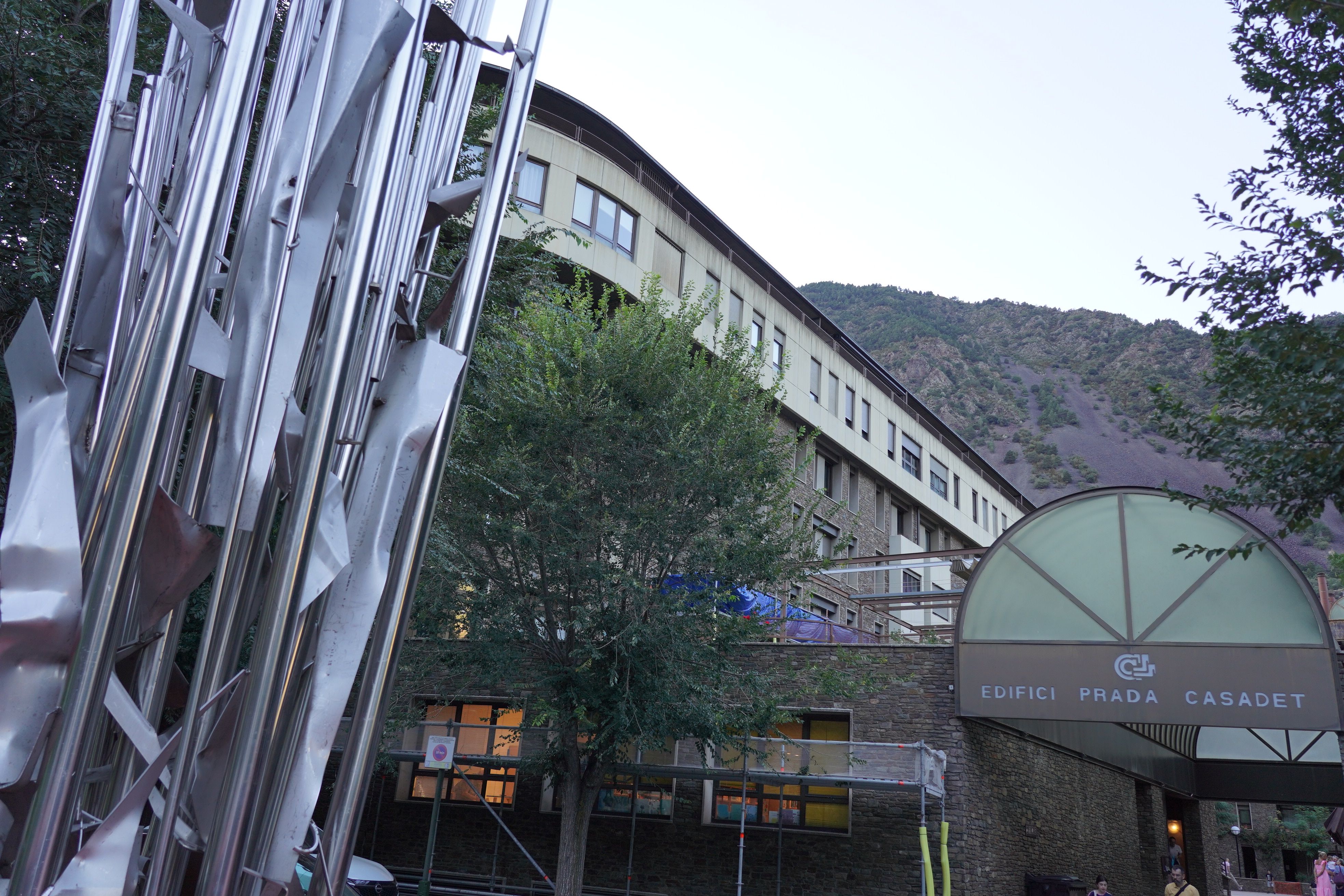 L'edifici de Prada Casadet. L'edifici de Prada Casadet.