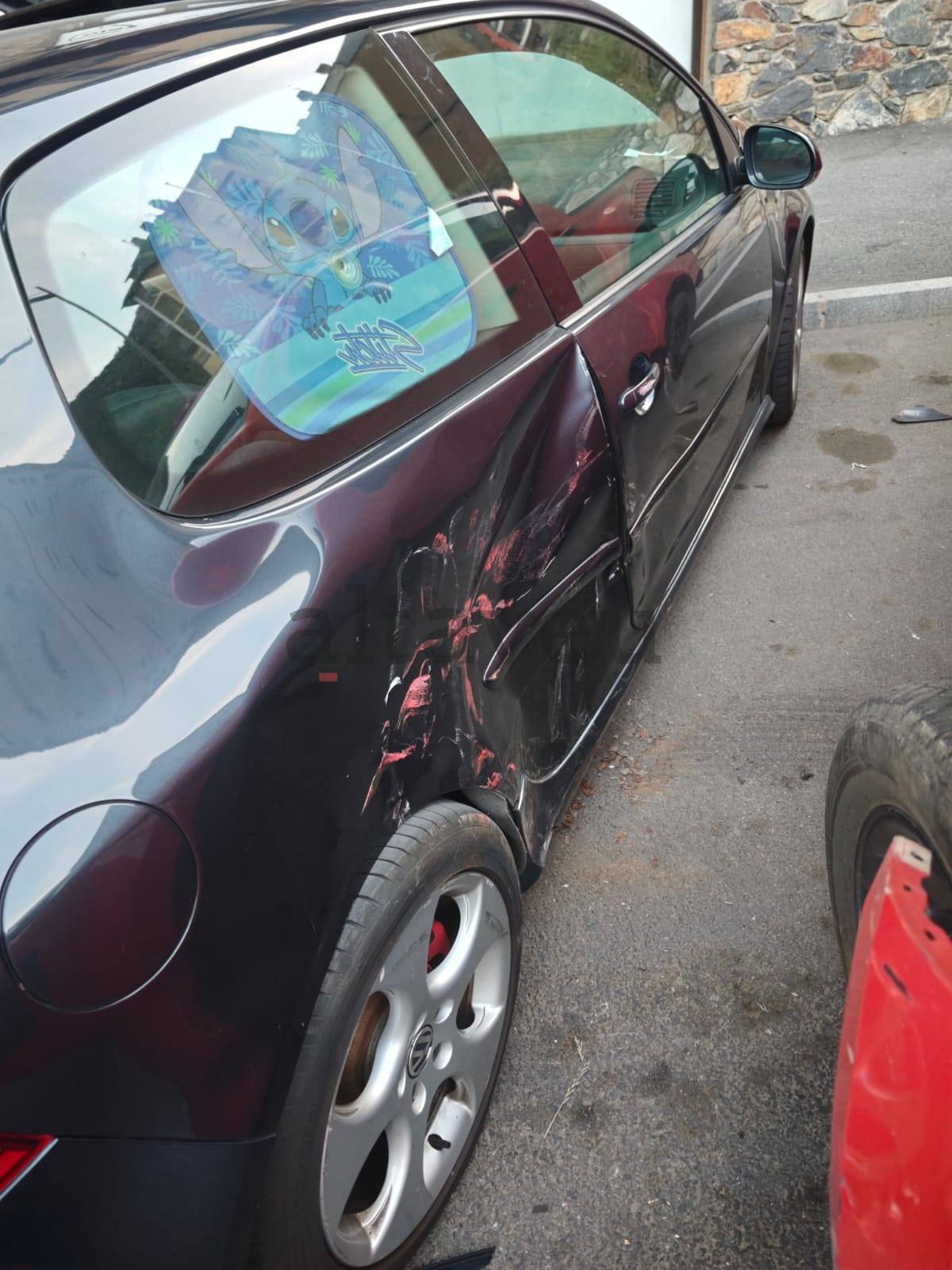 Danys soferts per un dels vehicles.