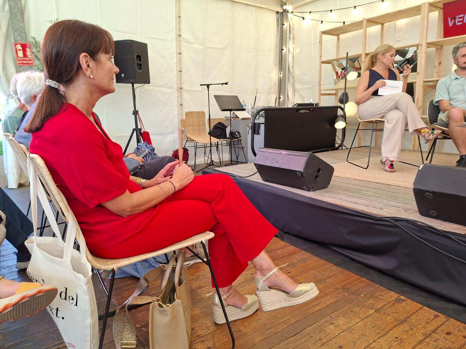 La ministra Mònica Bonell a la Setmana del Llibre en Català de Barcelona. La ministra Mònica Bonell a la Setmana del Llibre en Català de Barcelona.