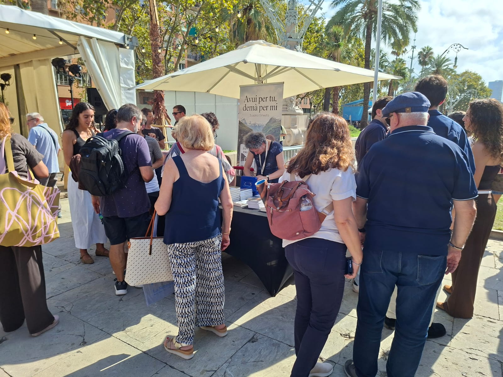 Visitants a l'estand d'Andorra de la Setmana del Llibre en Català de Barcelona. Visitants a l'estand d'Andorra de la Setmana del Llibre en Català de Barcelona.