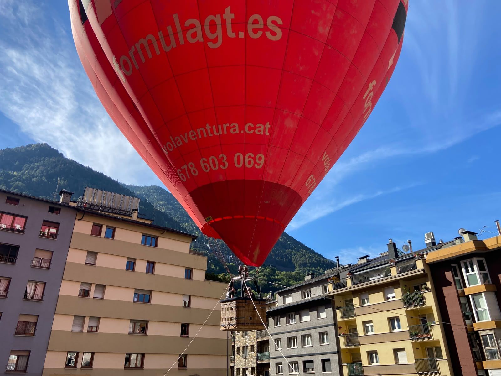 La cistella, en un dels seus punts més àlgids. La cistella, en un dels seus punts més àlgids.