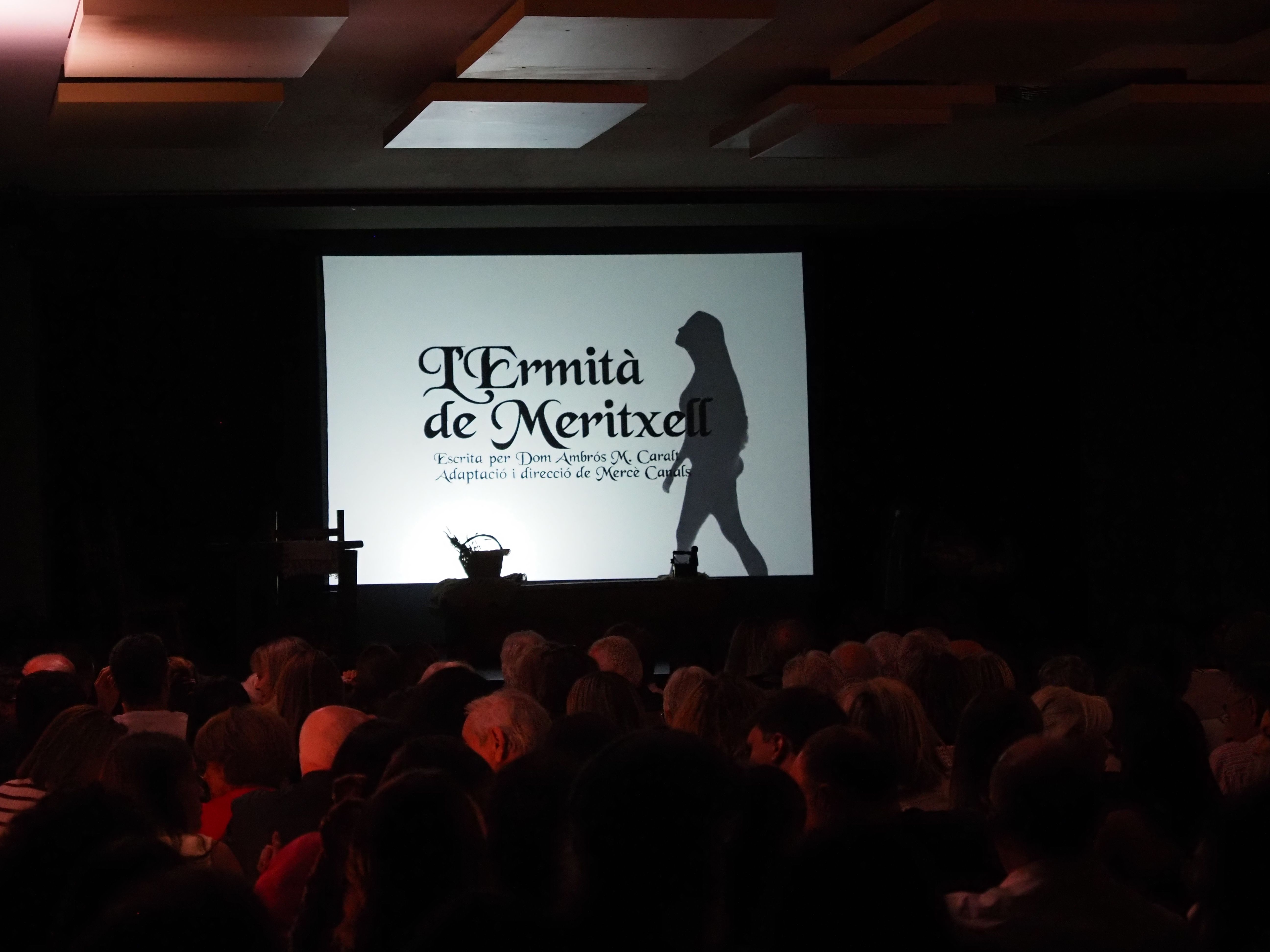 El públic a punt per veure 'L'Ermità de Meritxell. El públic a punt per veure 'L'Ermità de Meritxell.