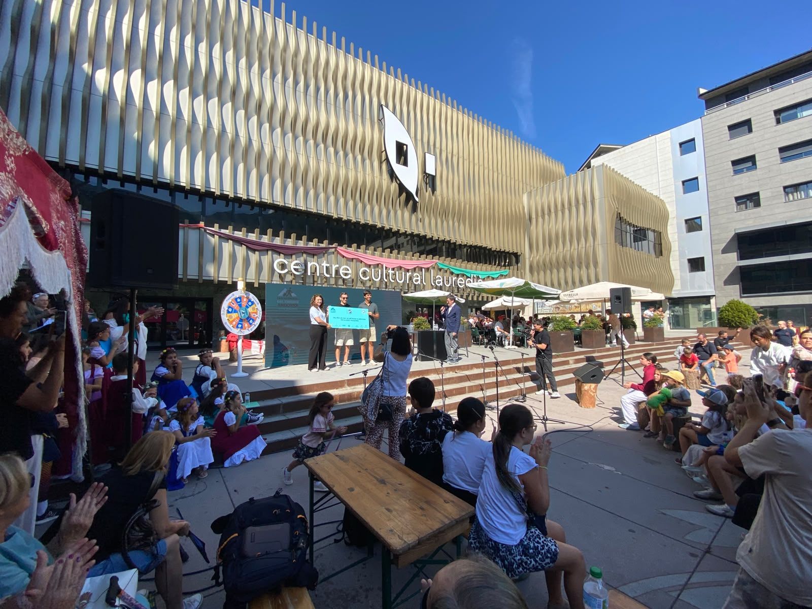 La celebració del Dia Mundial del Turisme ha coincidit amb la Vila Medieval a Sant Julià. La celebració del Dia Mundial del Turisme ha coincidit amb la Vila Medieval a Sant Julià.