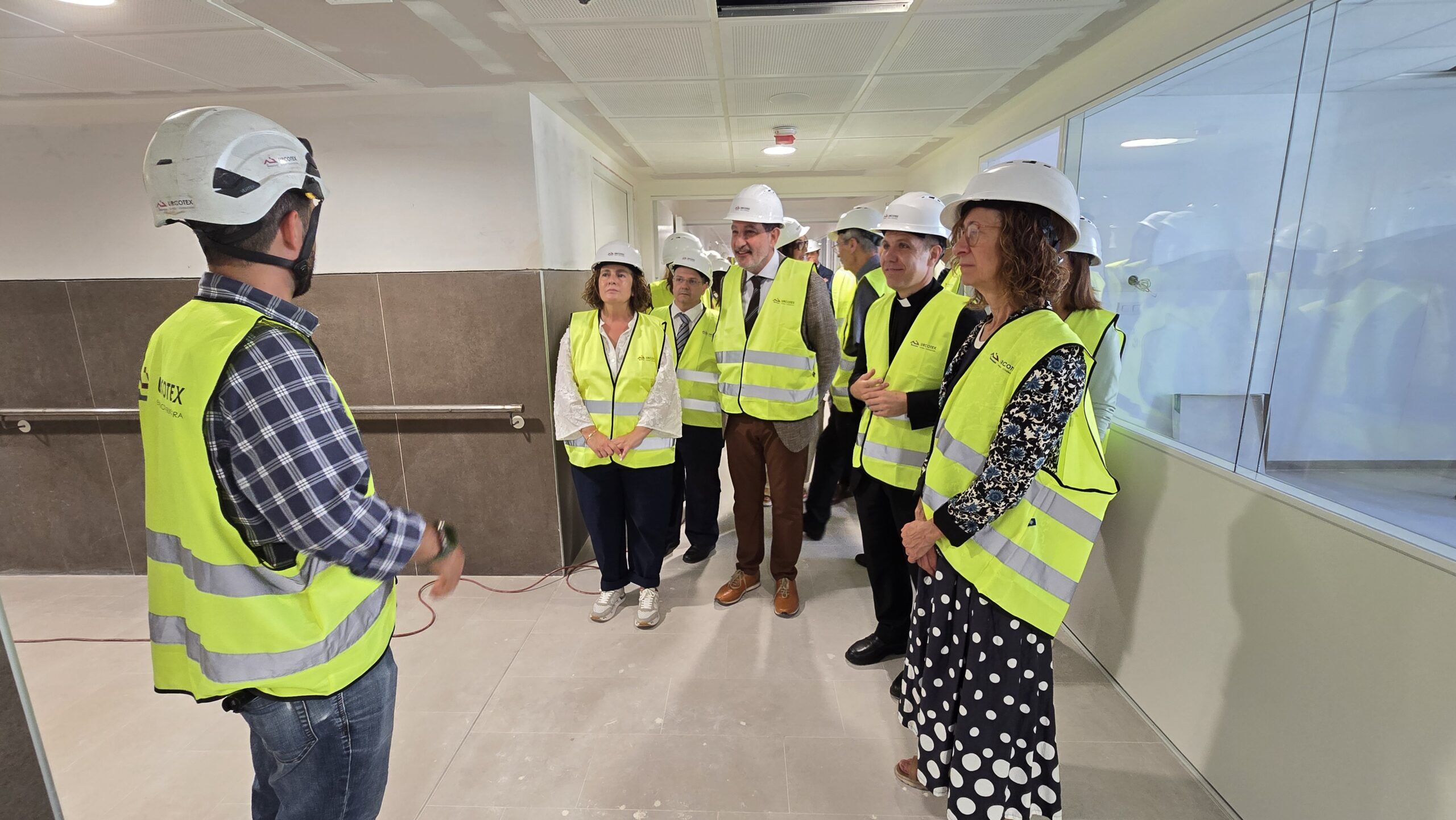 Visita d'obres al centre de salut Sant Lluís de la Seu, que hauria de donar servei a Andorra.