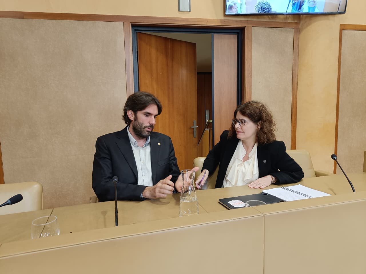 Guillem Forné i Laura Bragança. // M. P. La portaveu del Sindicat, Rebeca Bonache.