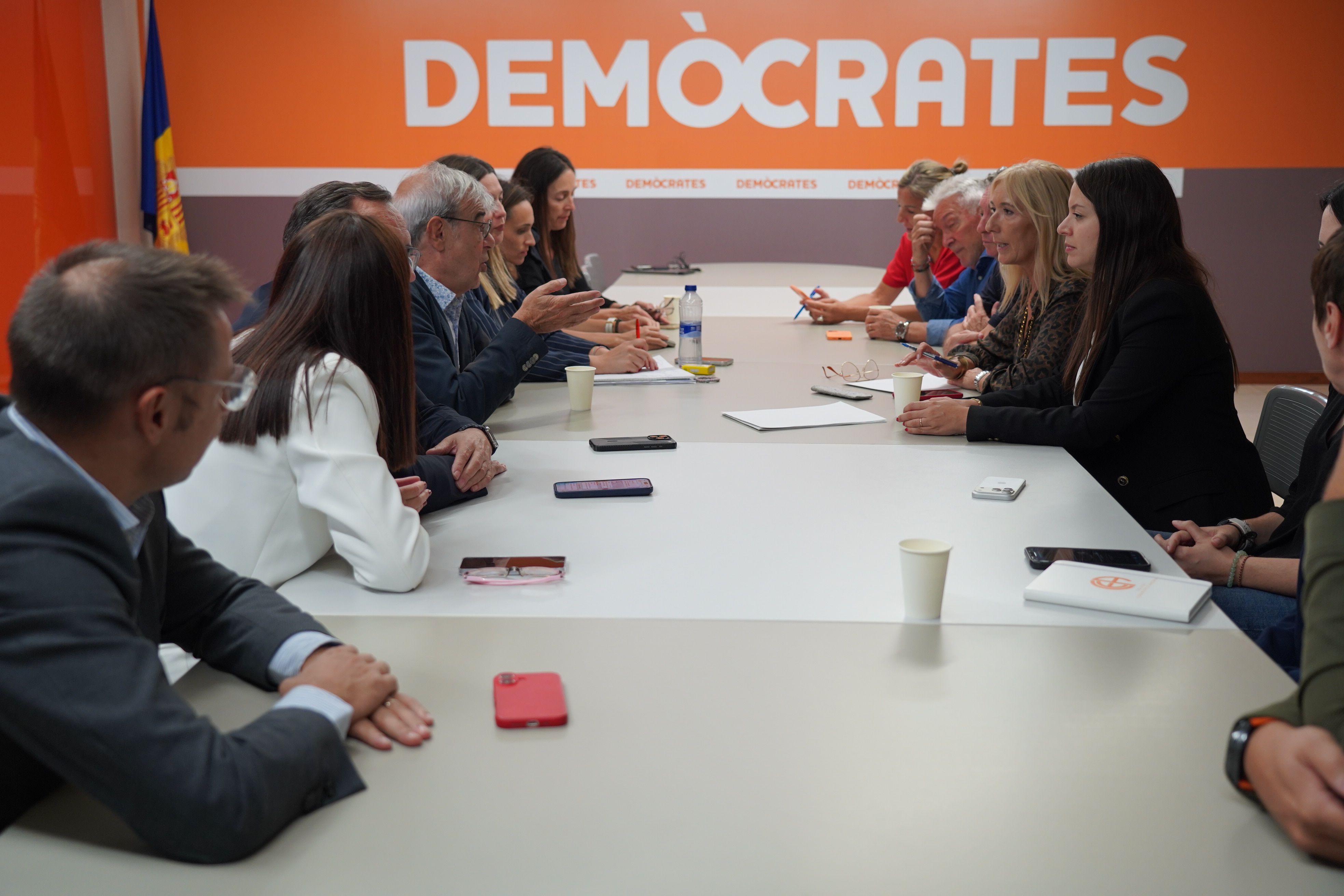 Compassos inicials de la reunió de l'executiva demòcrata. Compassos inicials de la reunió de l'executiva demòcrata.