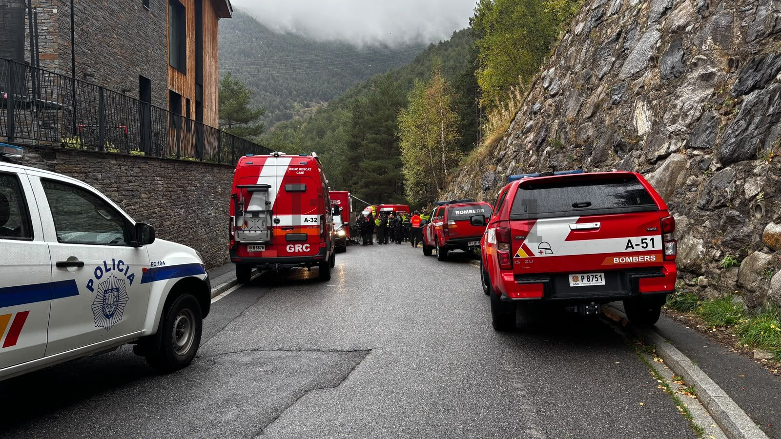 Vehicles sobretot dels bombers a la zona dels Oriosos i els Cortals d'Anyós.