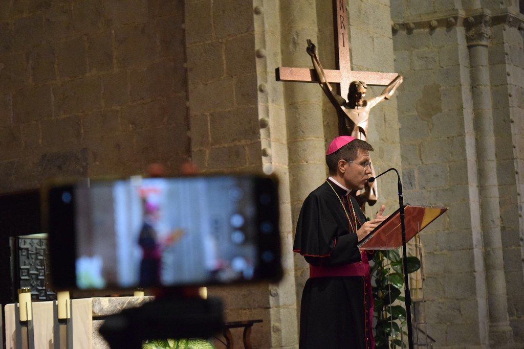 Monsenyor Josep-Lluís Serrano durant una celebració religiosa a la catedral. Monsenyor Josep-Lluís Serrano durant una celebració religiosa a la catedral.