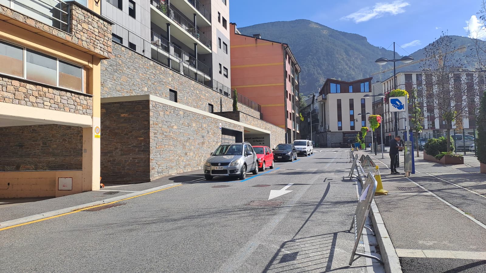Les noves places d'aparcament. La portaveu del Sindicat, Rebeca Bonache.