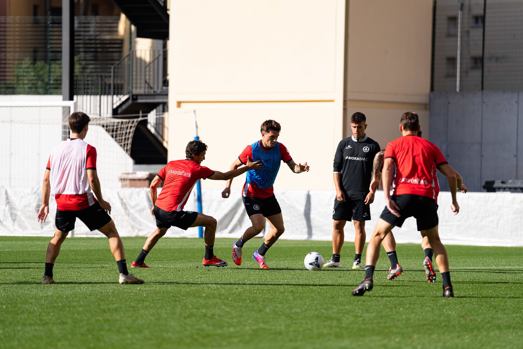 Els tricolors, en un entrenament d'aquesta setmana a l'estadi d'Encamp. Els tricolors, en un entrenament d'aquesta setmana a l'estadi d'Encamp.