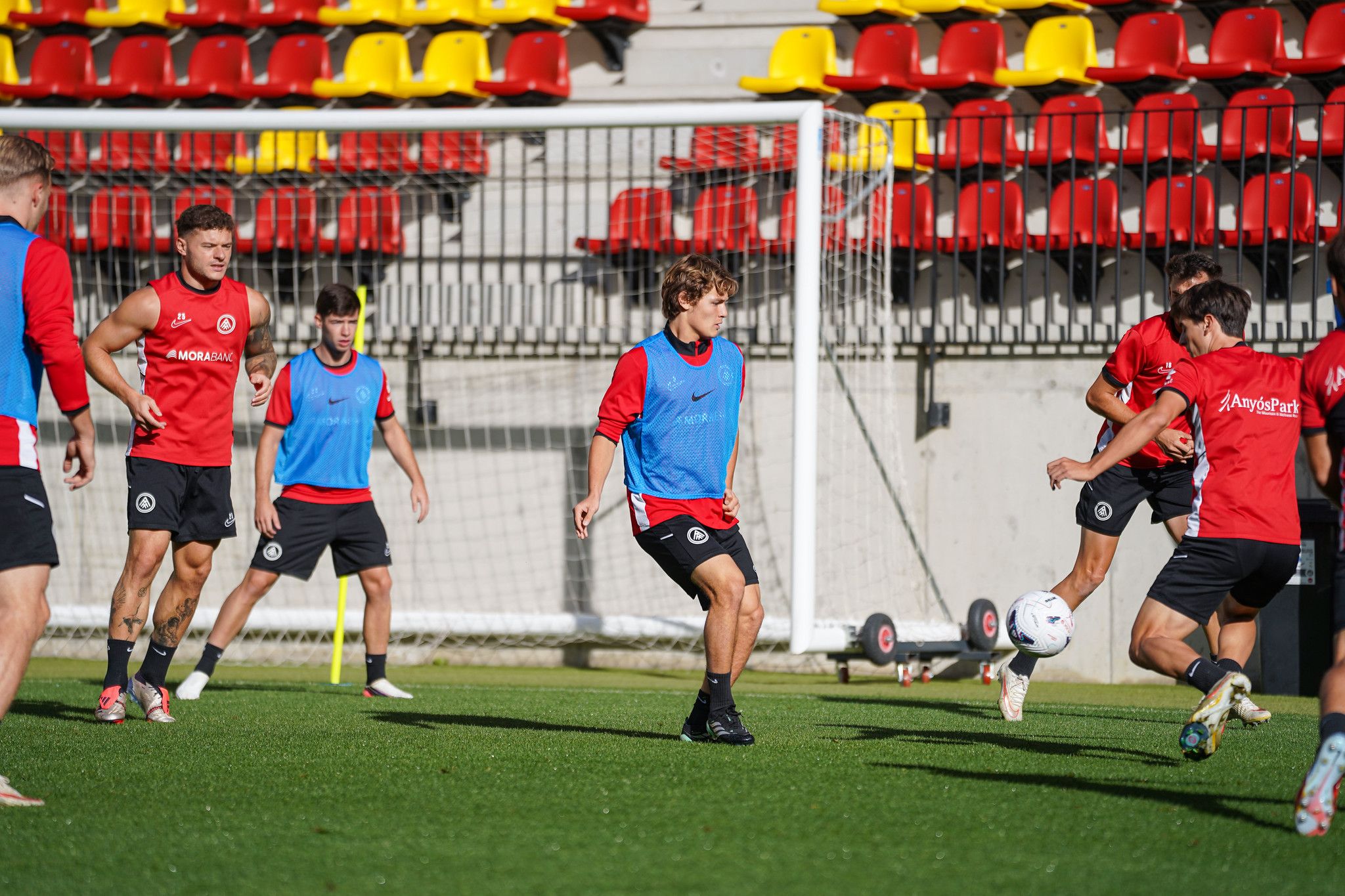 Efe Akman, un dels millors jugadors dels tricolors en aquest inici de curs. La portaveu del Sindicat, Rebeca Bonache.