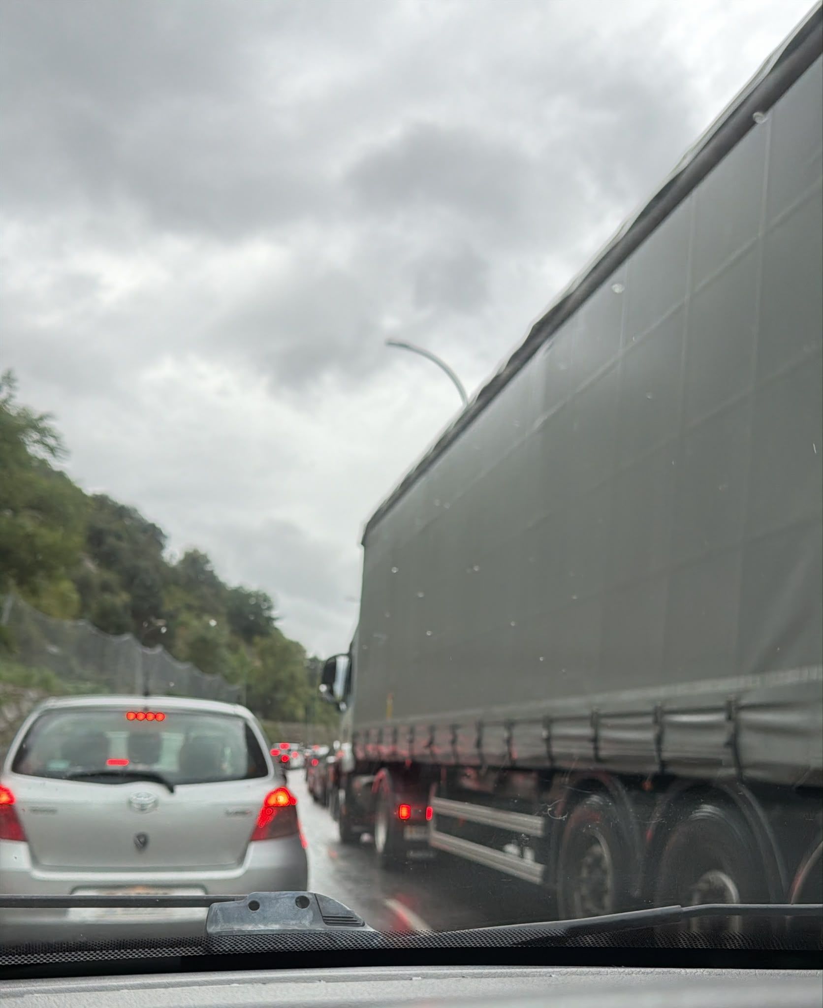Retencions d'aquest divendres per sortir del país direcció Espanya. Retencions d'aquest divendres per sortir del país direcció Espanya.