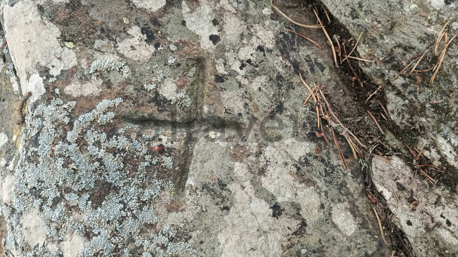 Una de les creus qüestionada per Encamp i que s'ha avistat aquest divendres ja al límit de la Massana amb Ordino. Una de les creus qüestionada per Encamp i que s'ha avistat aquest divendres ja al límit de la Massana amb Ordino.