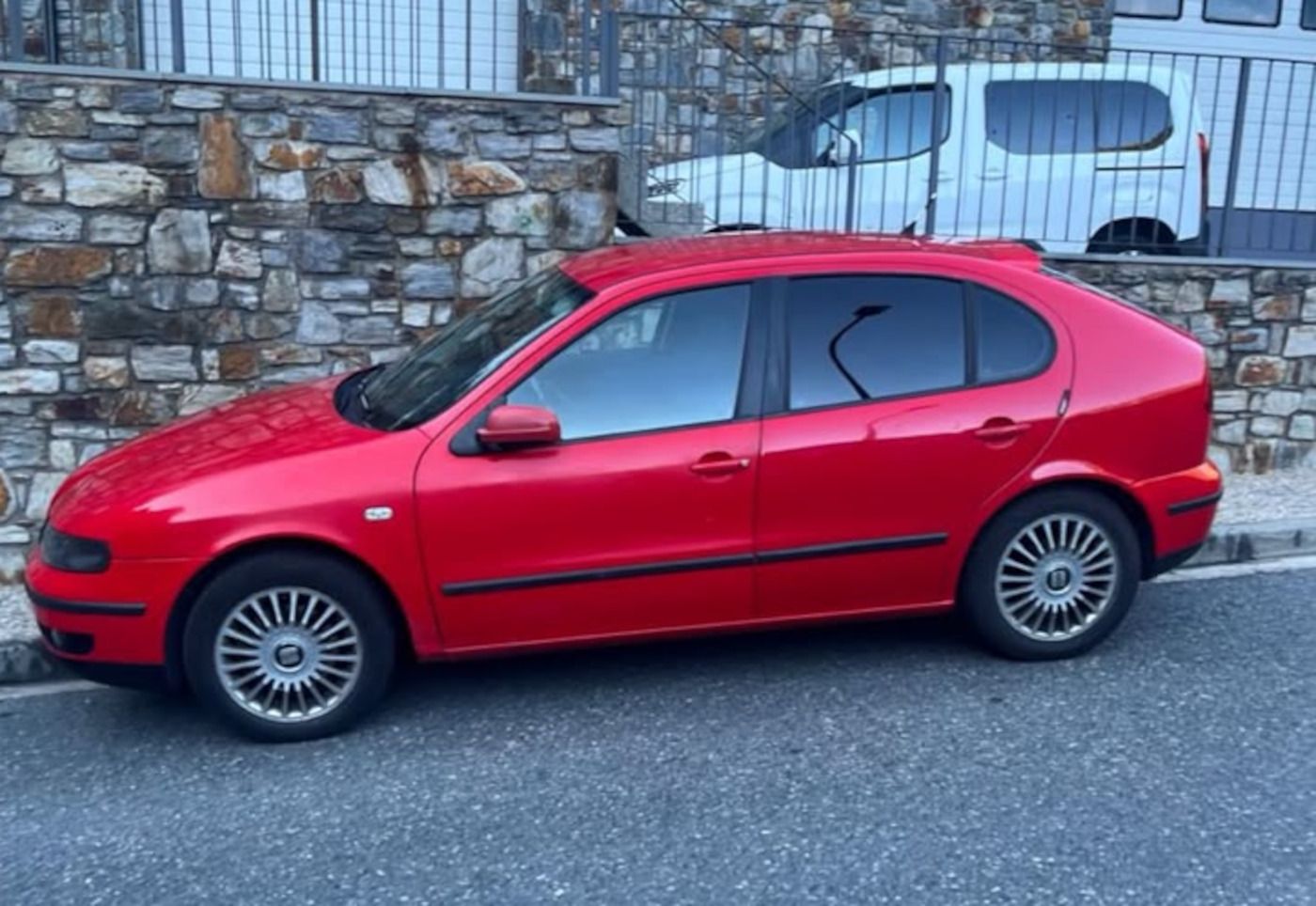 El Seat Leon d'Adrià Blat, que ara ja ha aparegut. El Seat Leon d'Adrià Blat, que ara ja ha aparegut.