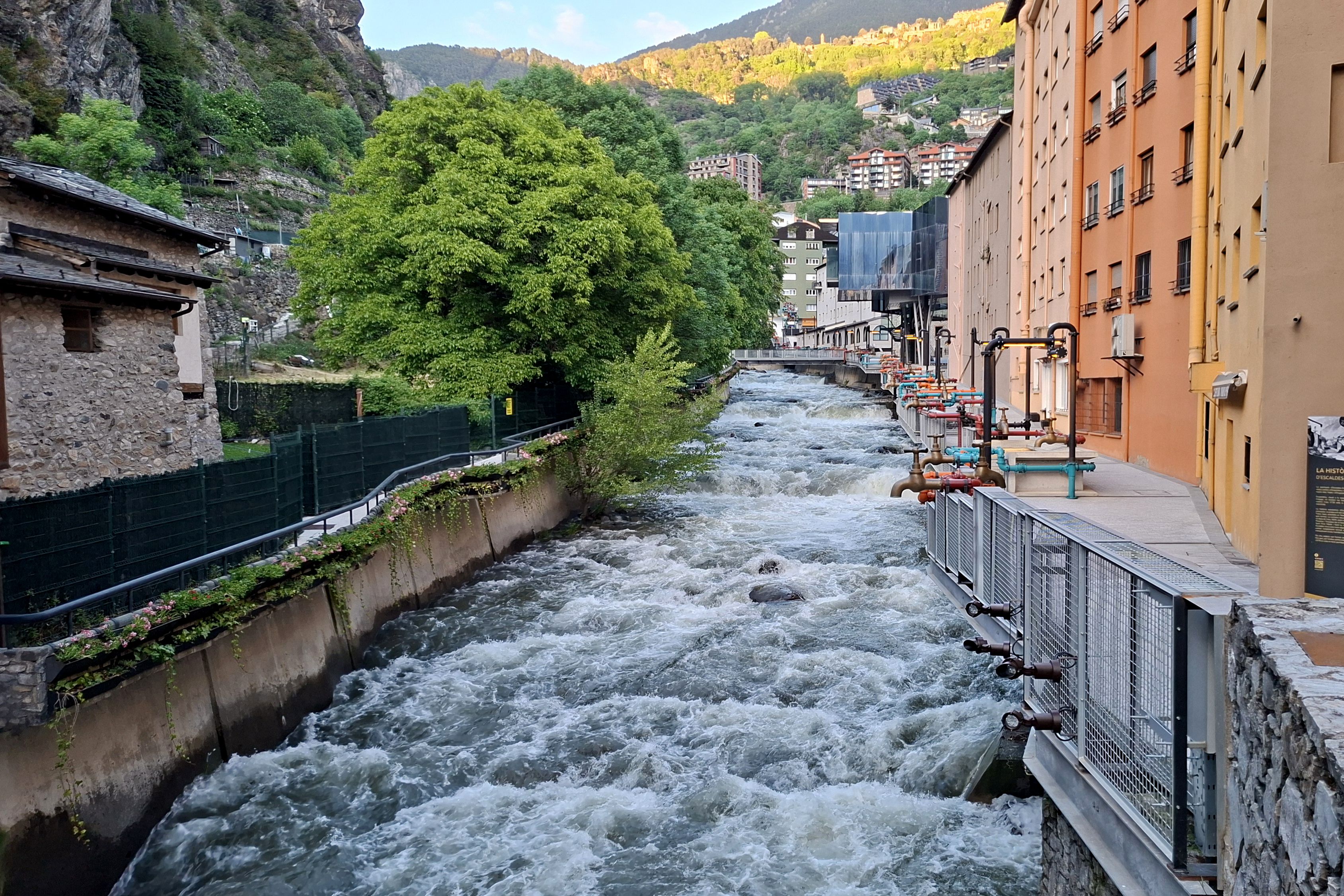 El Valira d'Orient pel seu pas a Escaldes-Engordany.