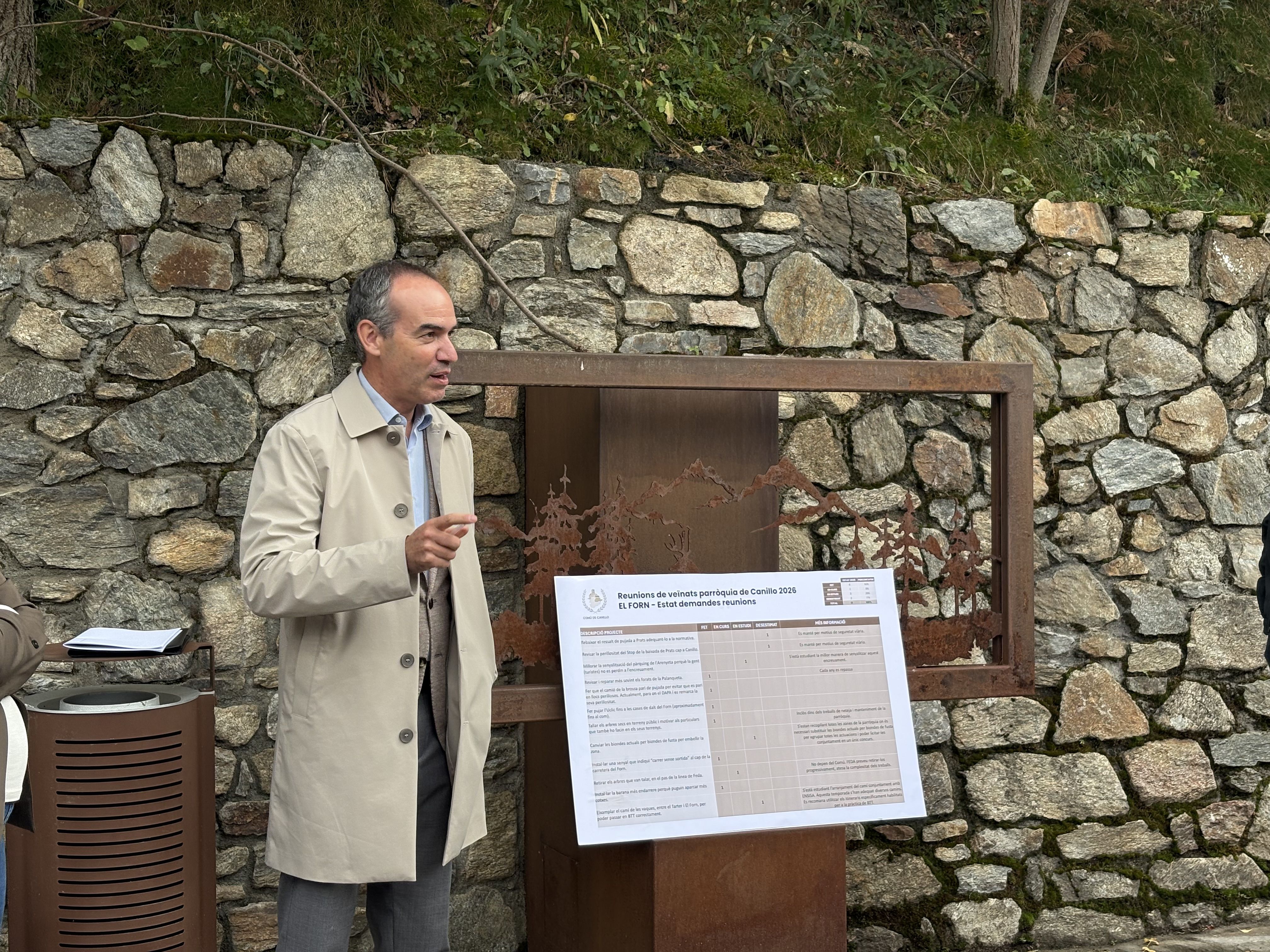 El cònsol major de Canillo, Jordi Alcobé, ahir, durant la reunió de Poble al Forn.