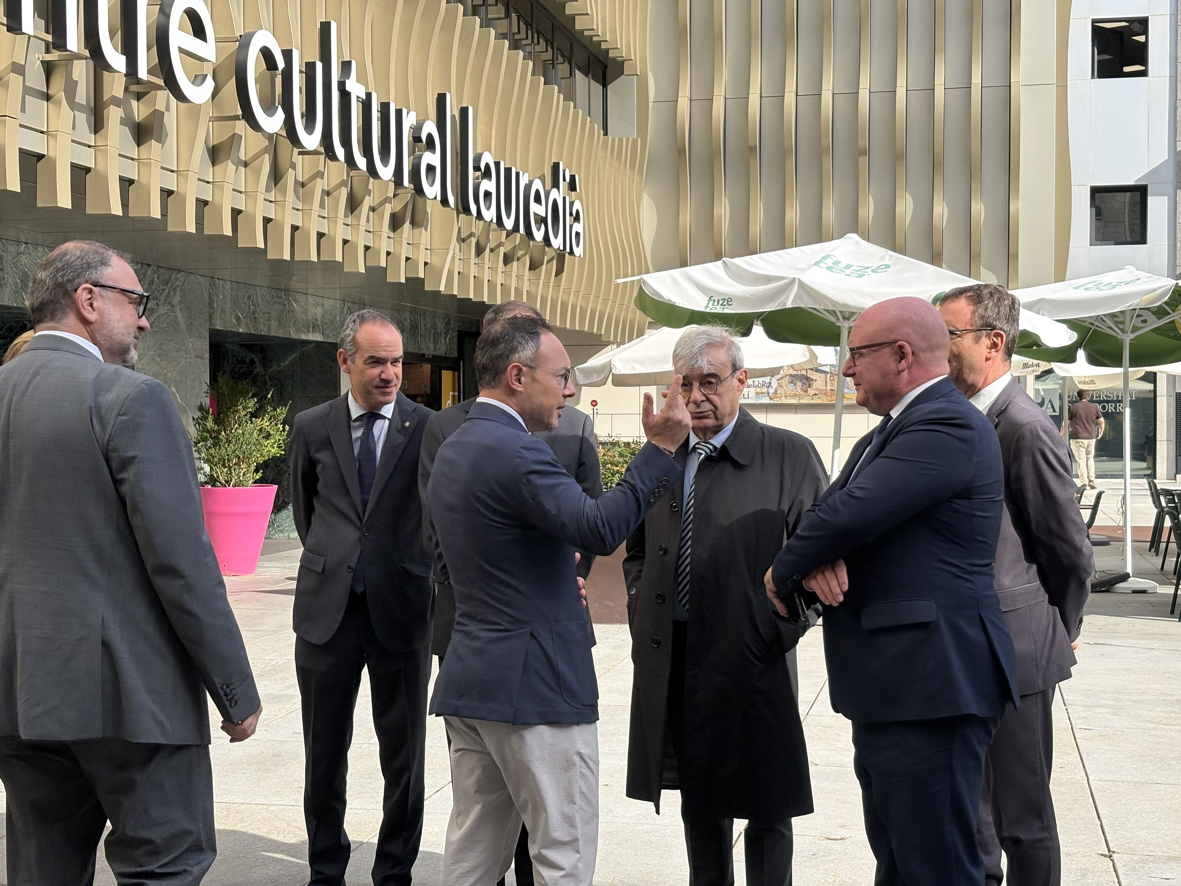 Xavier Espot, Juli Minoves, Ladislau Baró i Jordi Alcobé, aquest matí a Sant Julià de Lòria. | A.O.G. La portaveu del Sindicat, Rebeca Bonache.