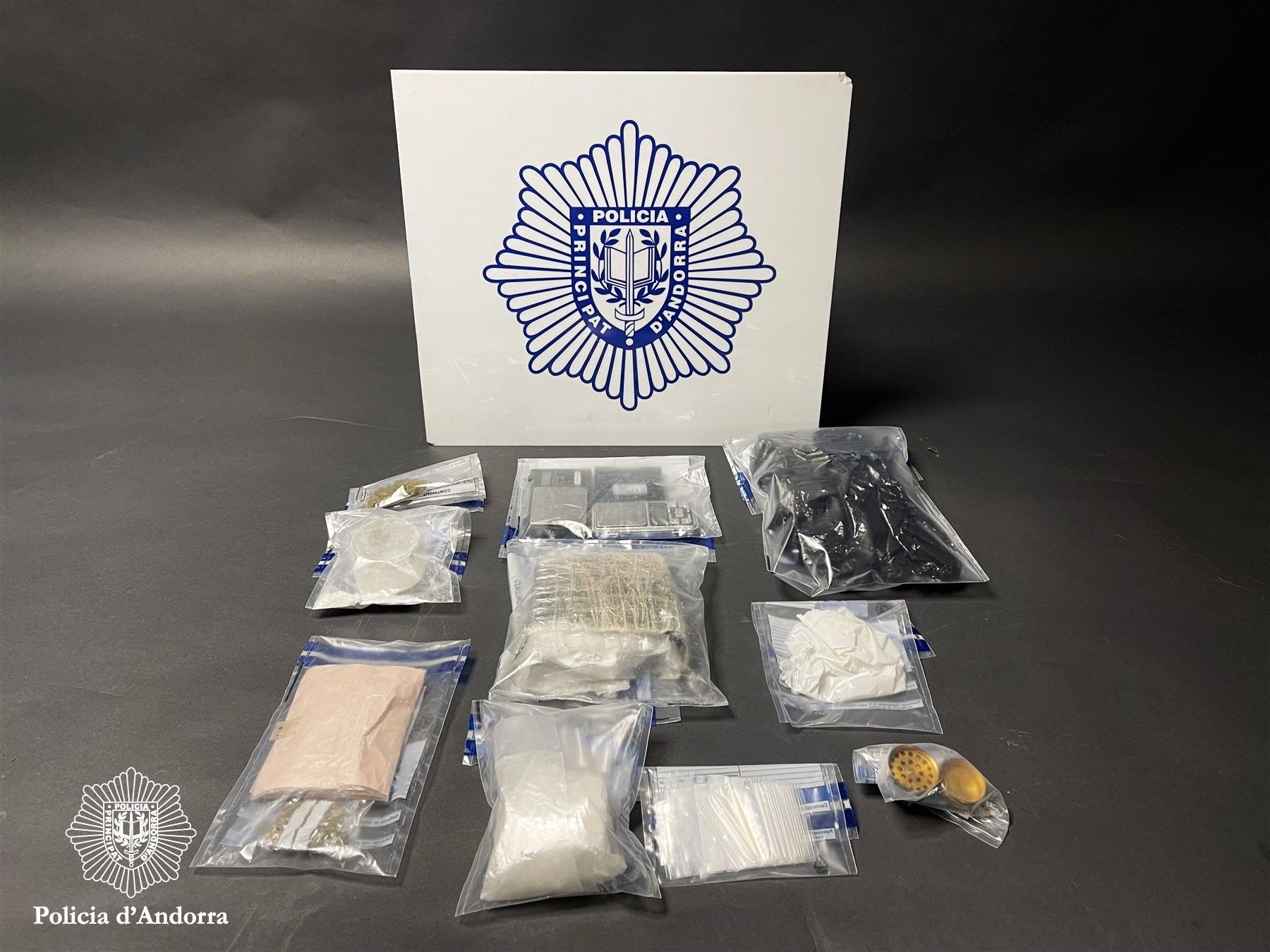 MATERIAL COMISSAT DURANT L'ACTUACIÓ POLICIAL.