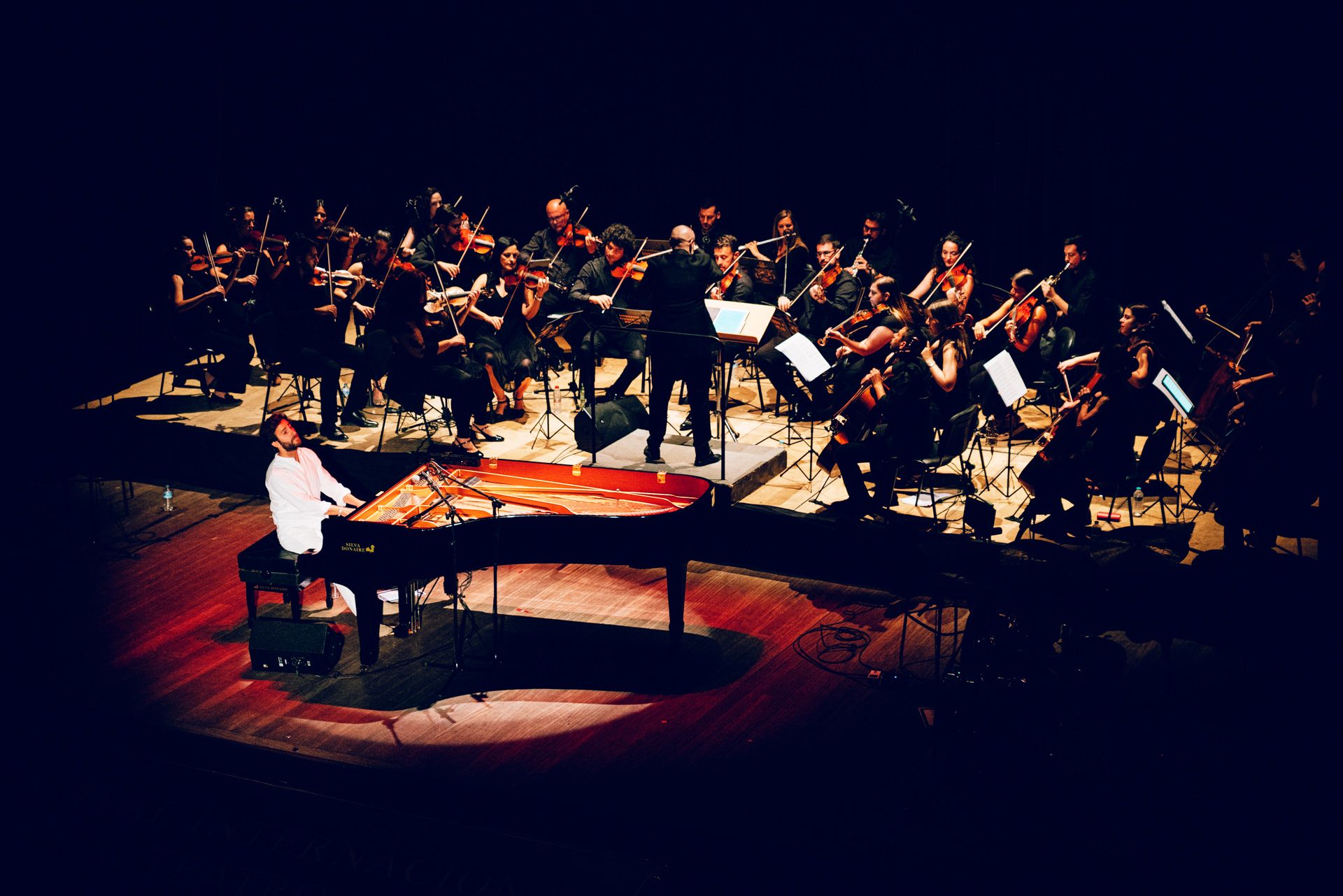 Un dels concerts de Chico Pérez acompanyats d'una orquestra. La portaveu del Sindicat, Rebeca Bonache.