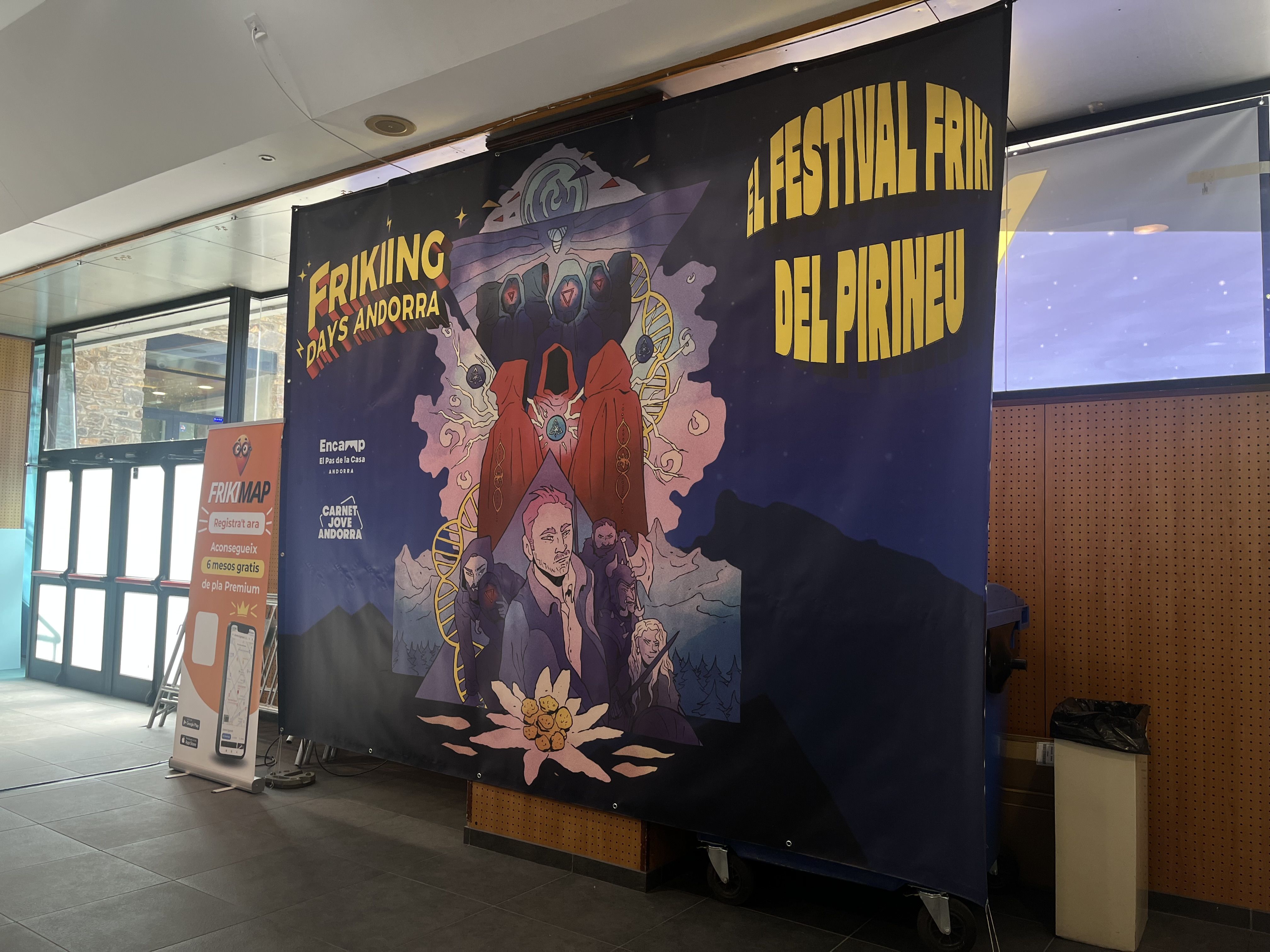 Cartell a l’entrada del pavelló Frikiing days Andorra. Cartell a l’entrada del pavelló Frikiing days Andorra.