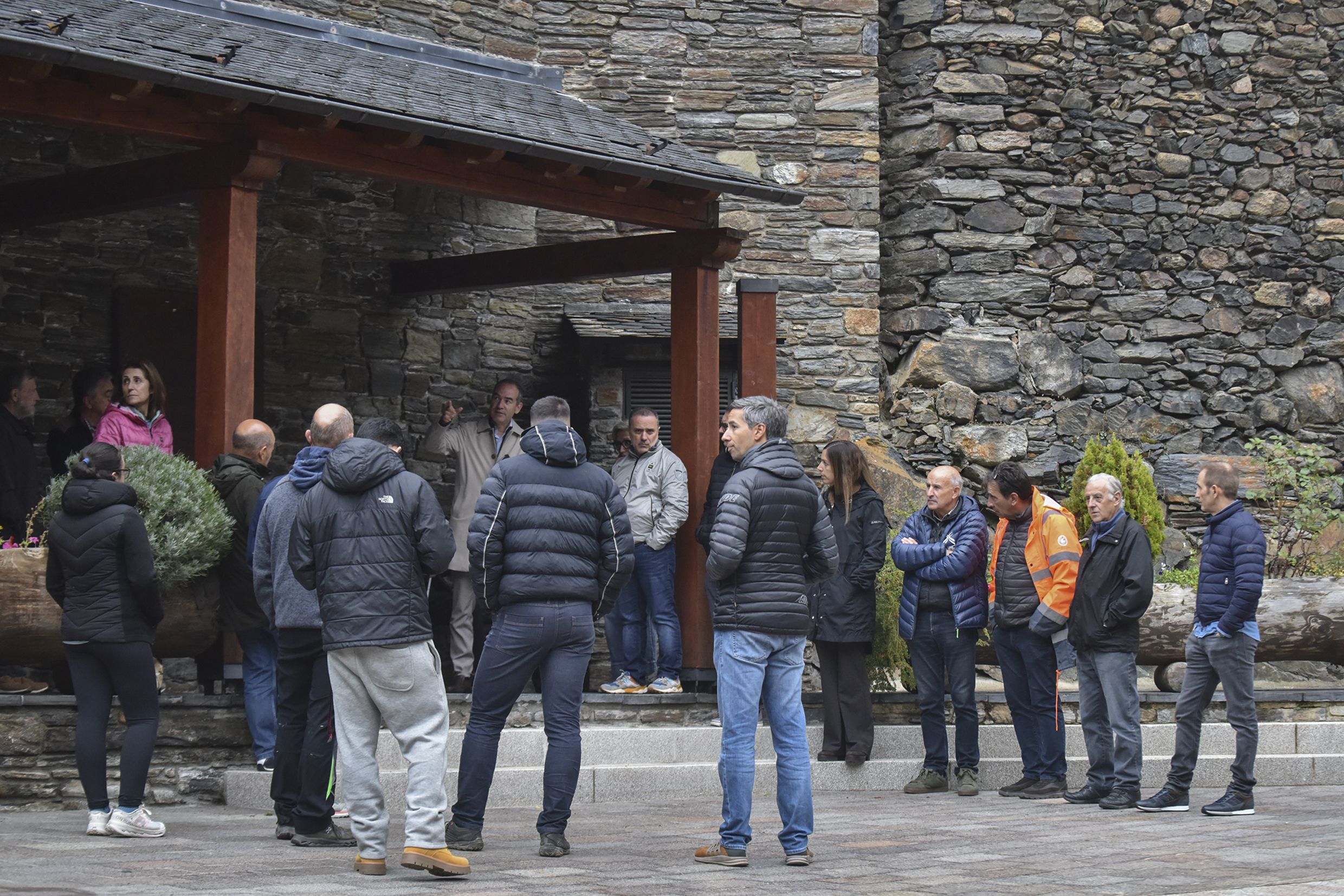Una de les reunions de veïnat organitzades pel comú de Canillo. Una de les reunions de veïnat organitzades pel comú de Canillo.