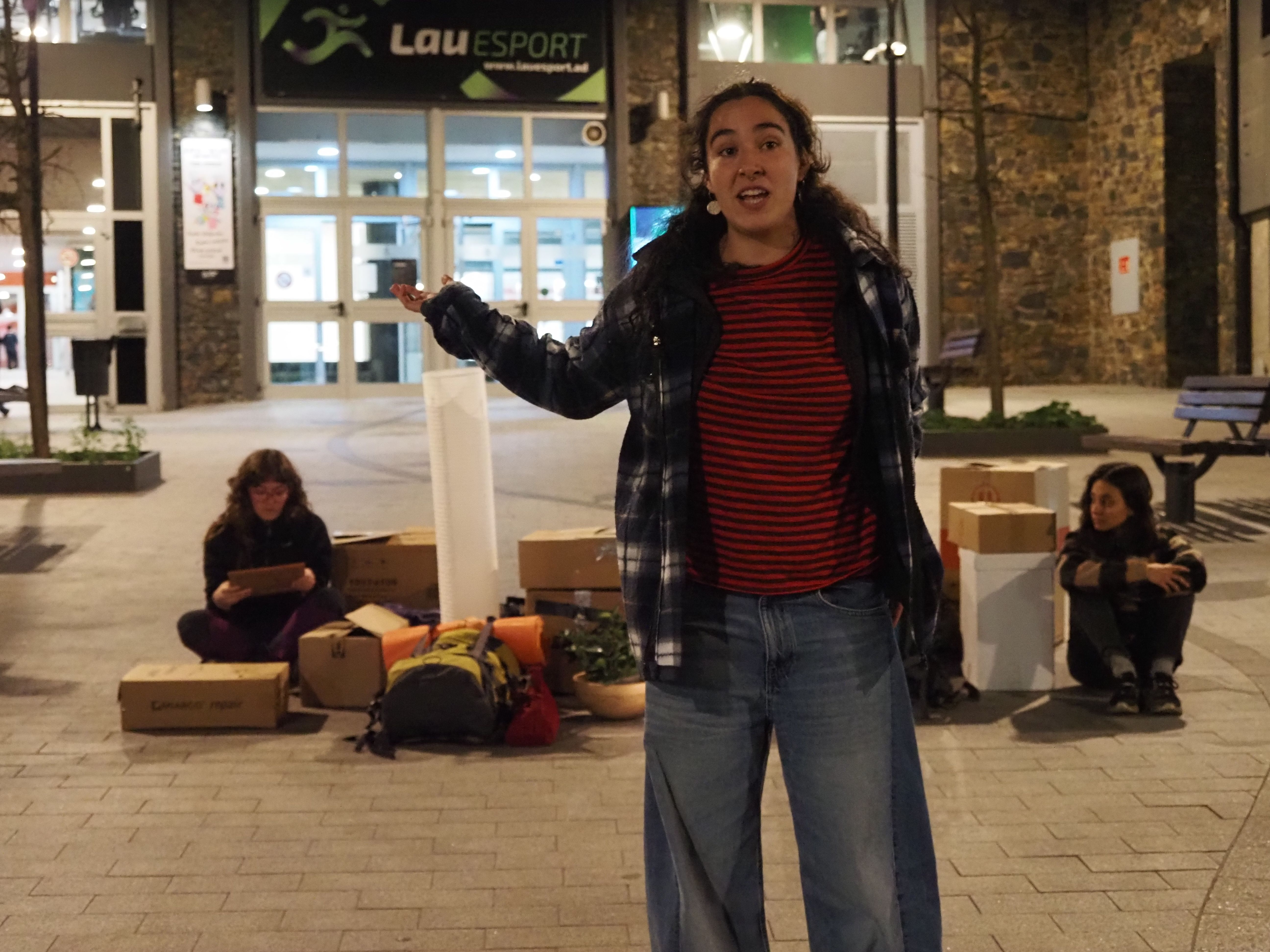 Laia Tarifa ha interpel·lat directament al públic sobre la problemàtica de l'habitatge. Laia Tarifa ha interpel·lat directament al públic sobre la problemàtica de l'habitatge.