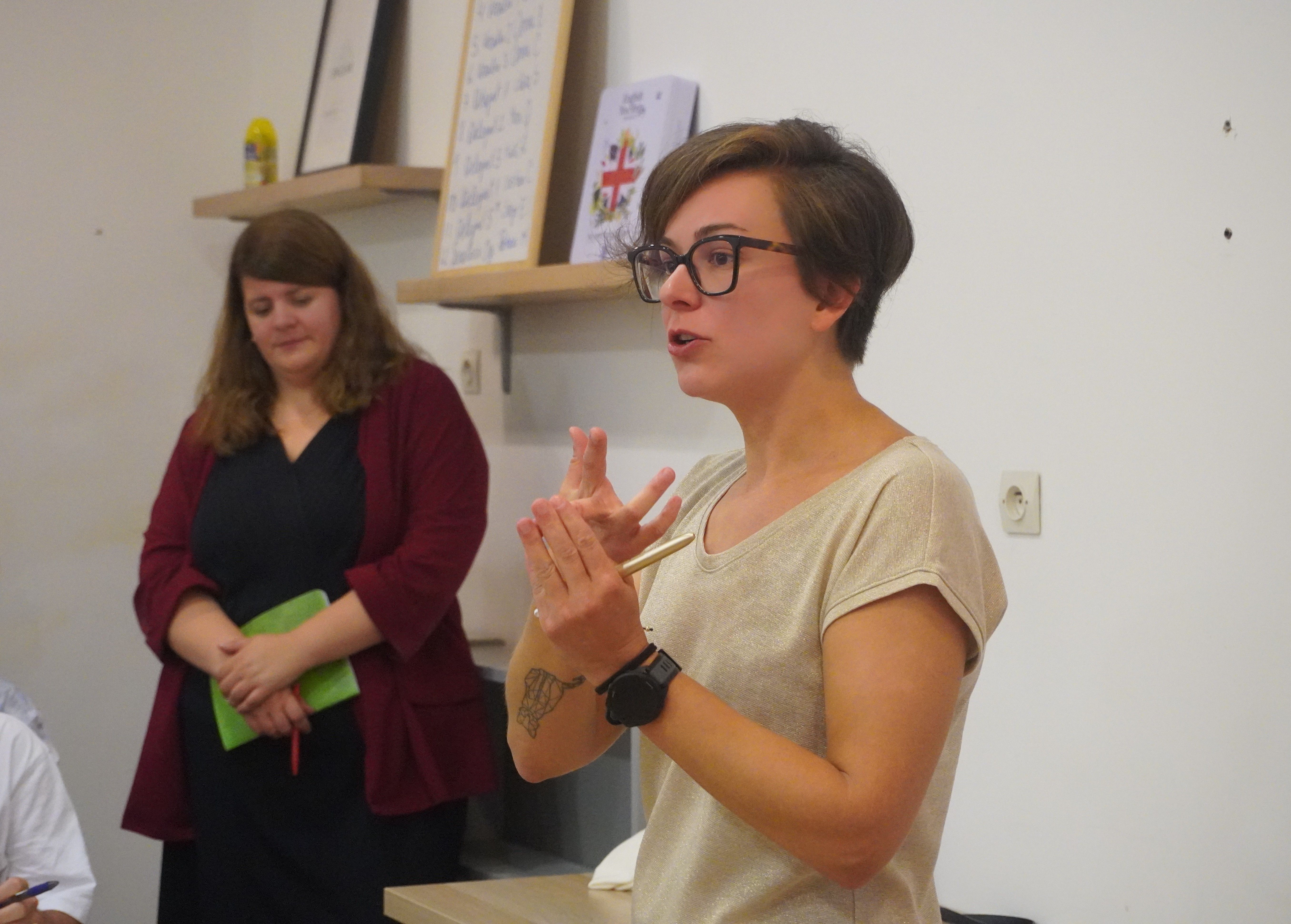 Núria Segués en una Assemblea de Concòrdia. La portaveu del Sindicat, Rebeca Bonache.