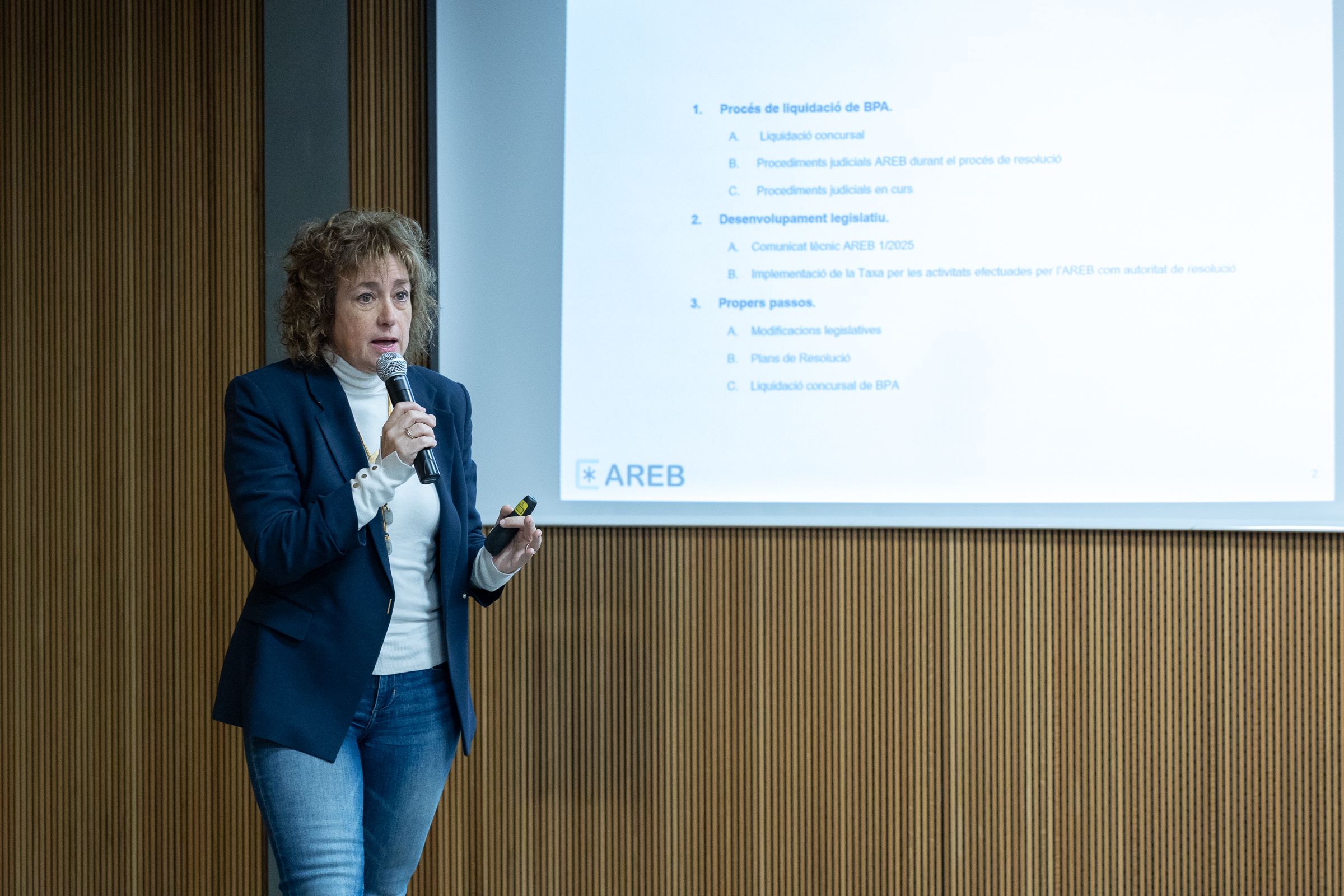 La presidenta de l'AREB, Sílvia Cunill, durant una compareixença a la comissió legislativa de Finances.