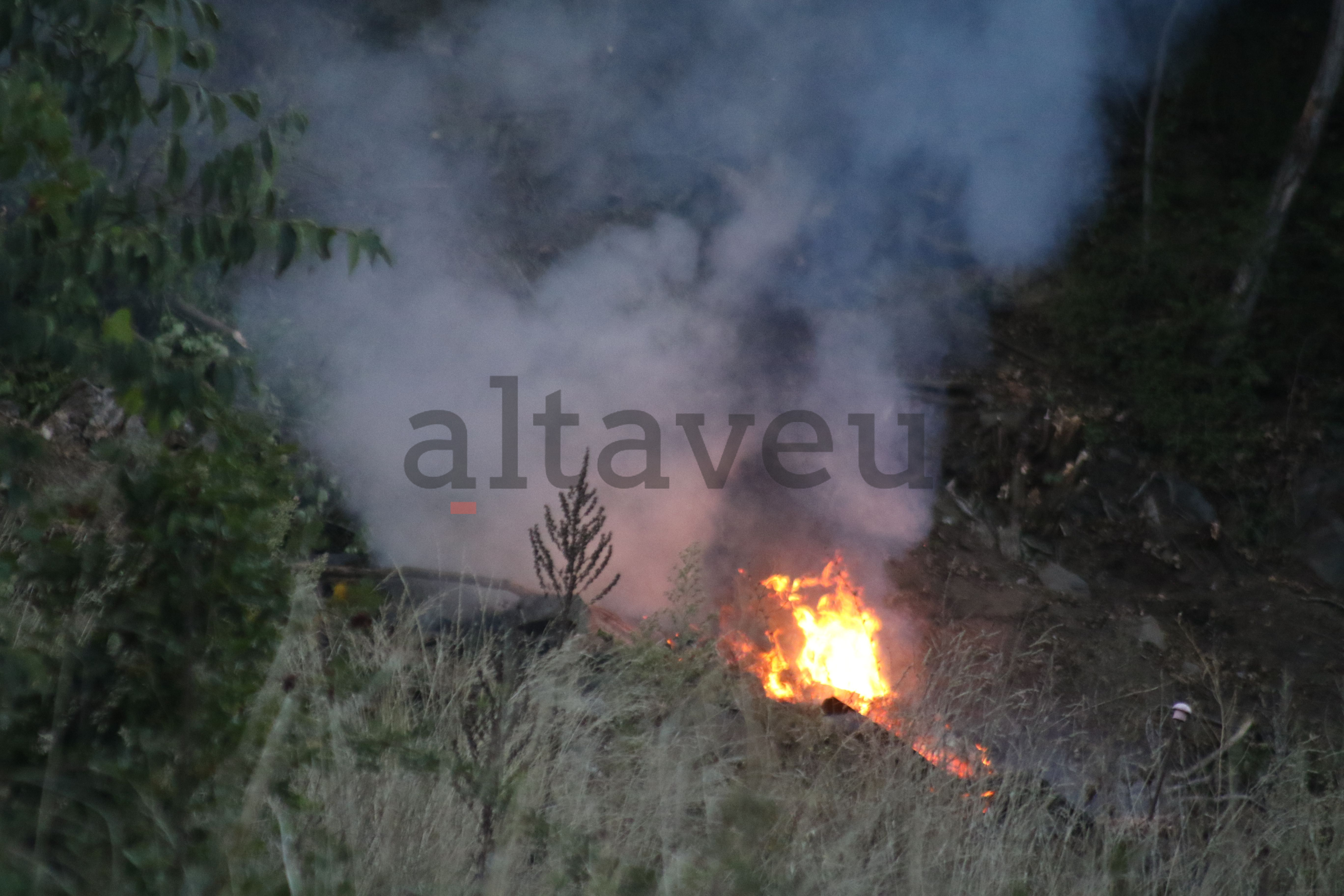 El foc que cremava els rostolls. El foc que cremava els rostolls.