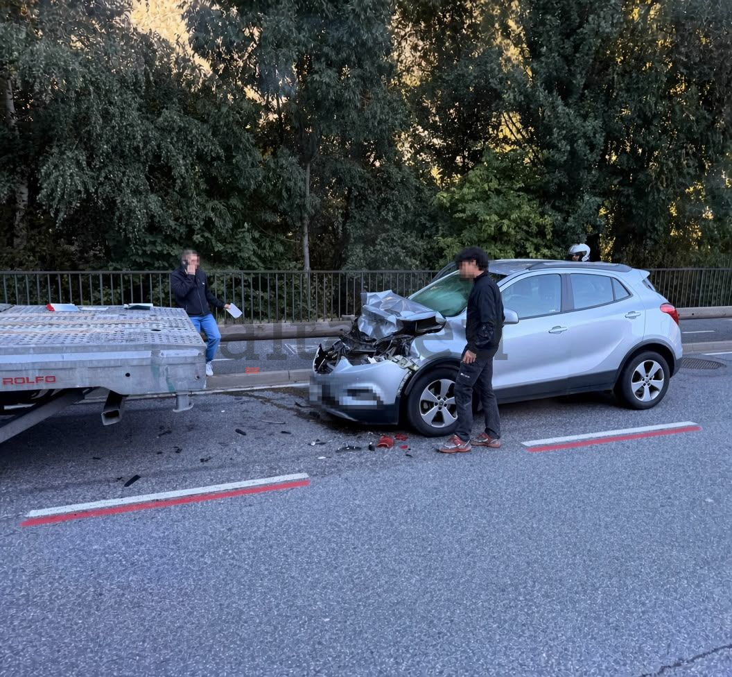 Accident d'un cotxe a l'avinguda Salou.
